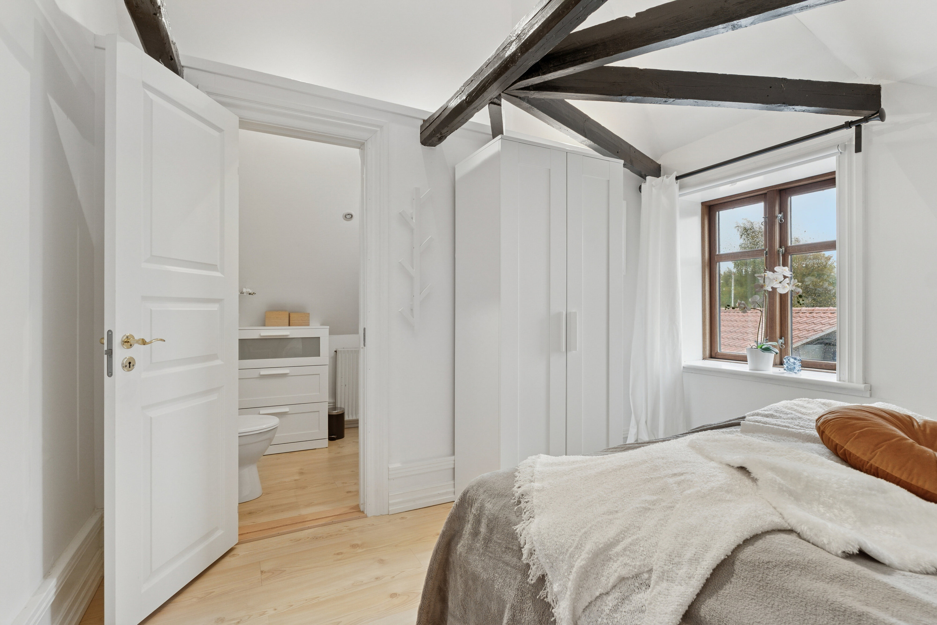 Fremhævet soveværelse billede i fuldskærmstilstand. Billede af Sdr Bindslevvej 21, 9881 Bindslev