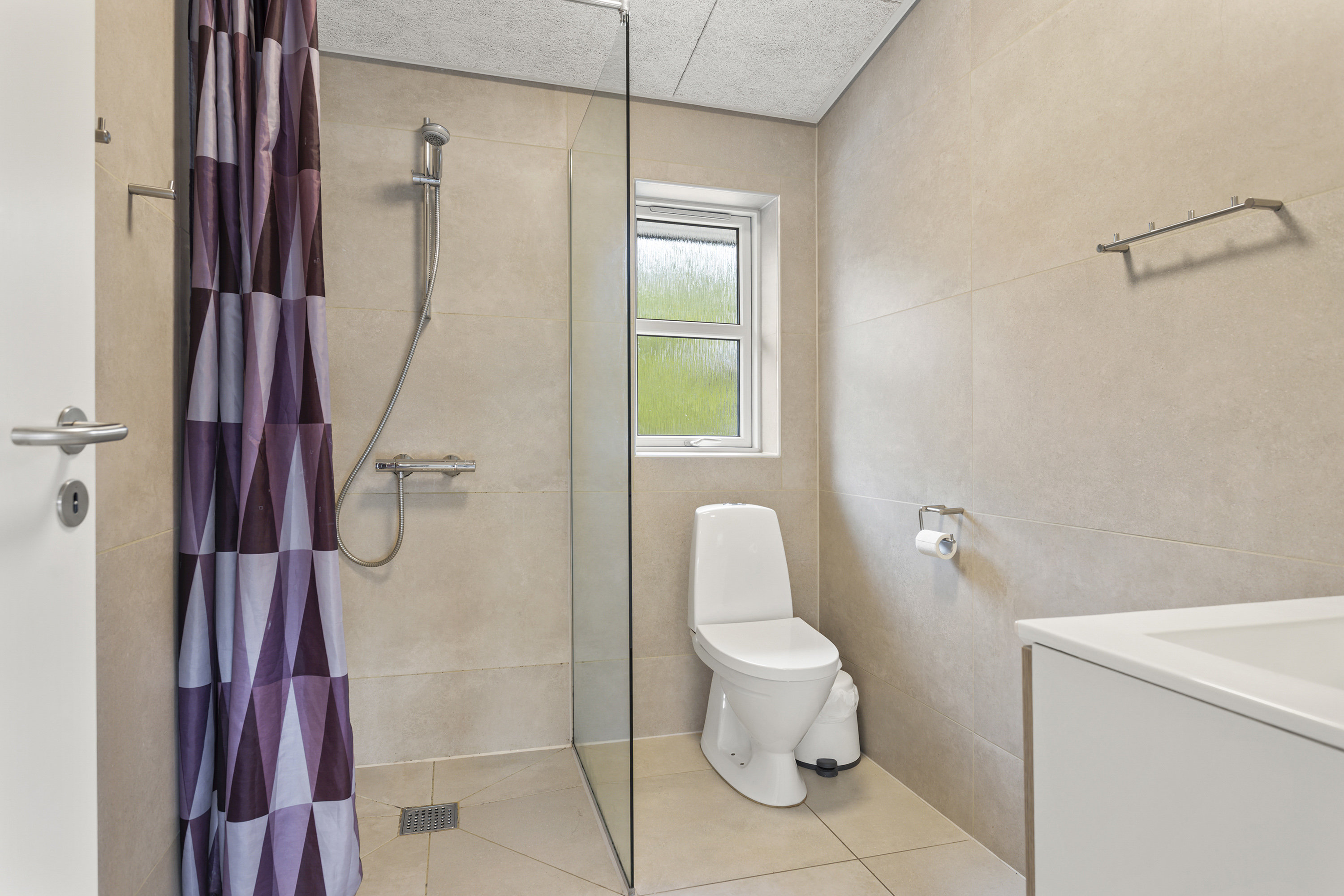 Fremhævet badeværelse billede i fuldskærmstilstand. Billede af Aaensvej 25, Bratten, 9981 Jerup