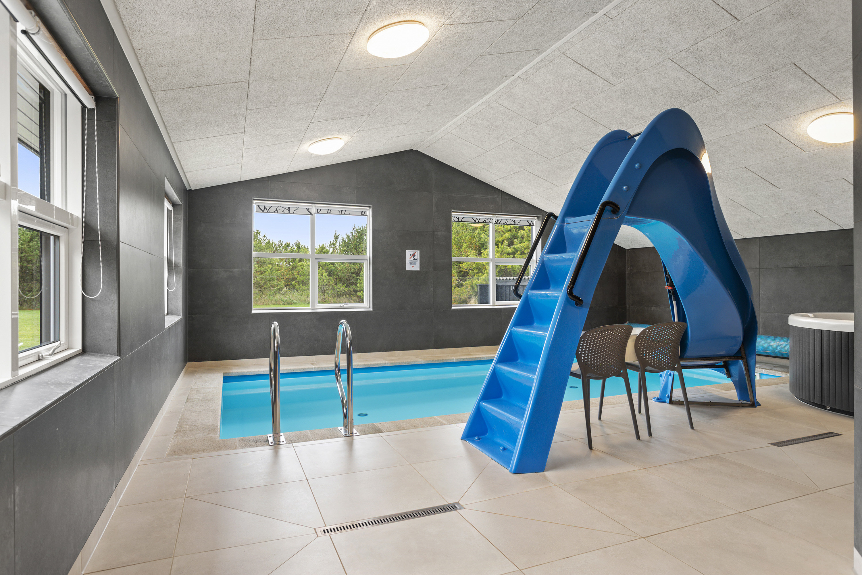 Fremhævet poolrum billede i fuldskærmstilstand. Billede af Aaensvej 25, Bratten, 9981 Jerup