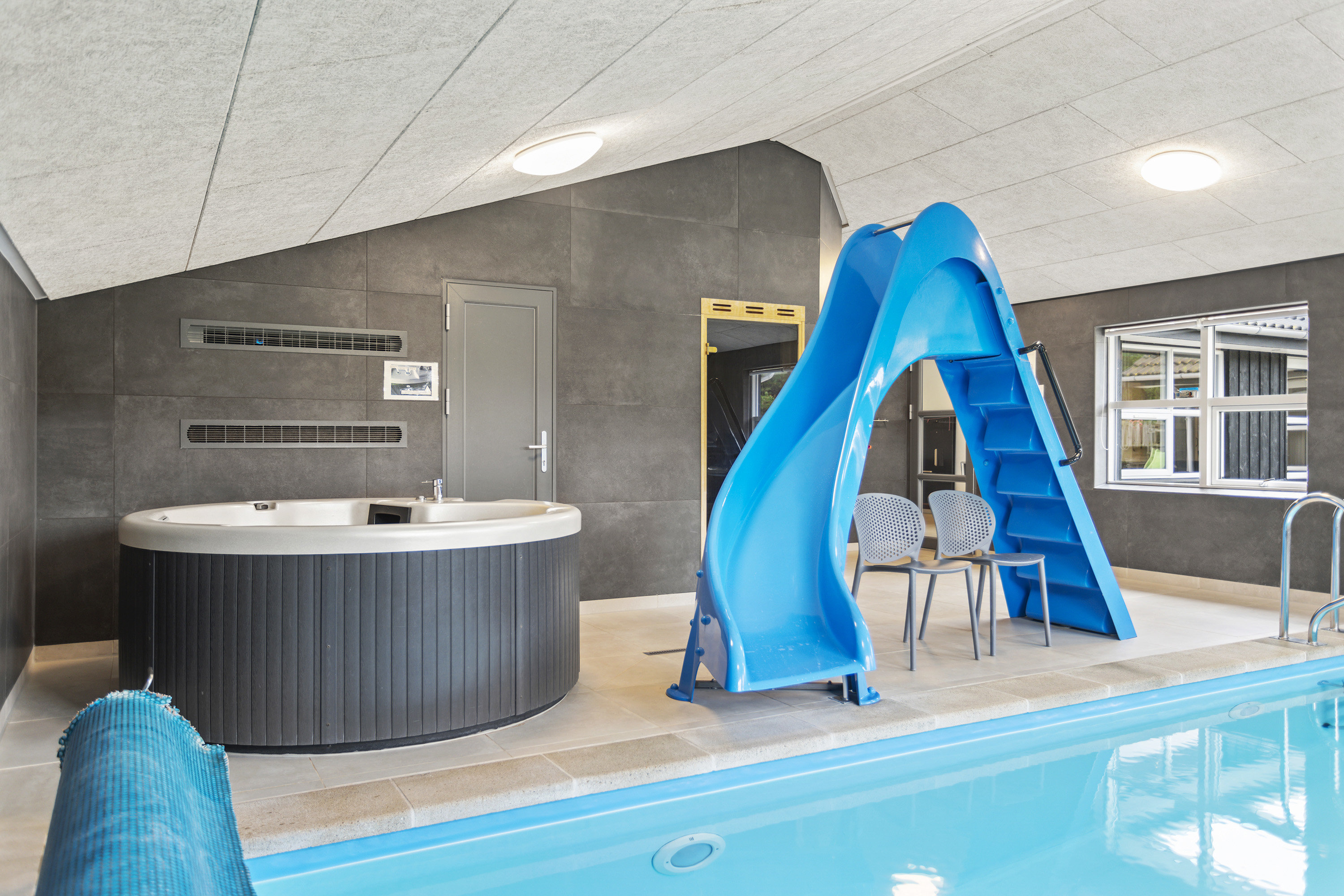 Fremhævet poolrum billede i fuldskærmstilstand. Billede af Aaensvej 25, Bratten, 9981 Jerup