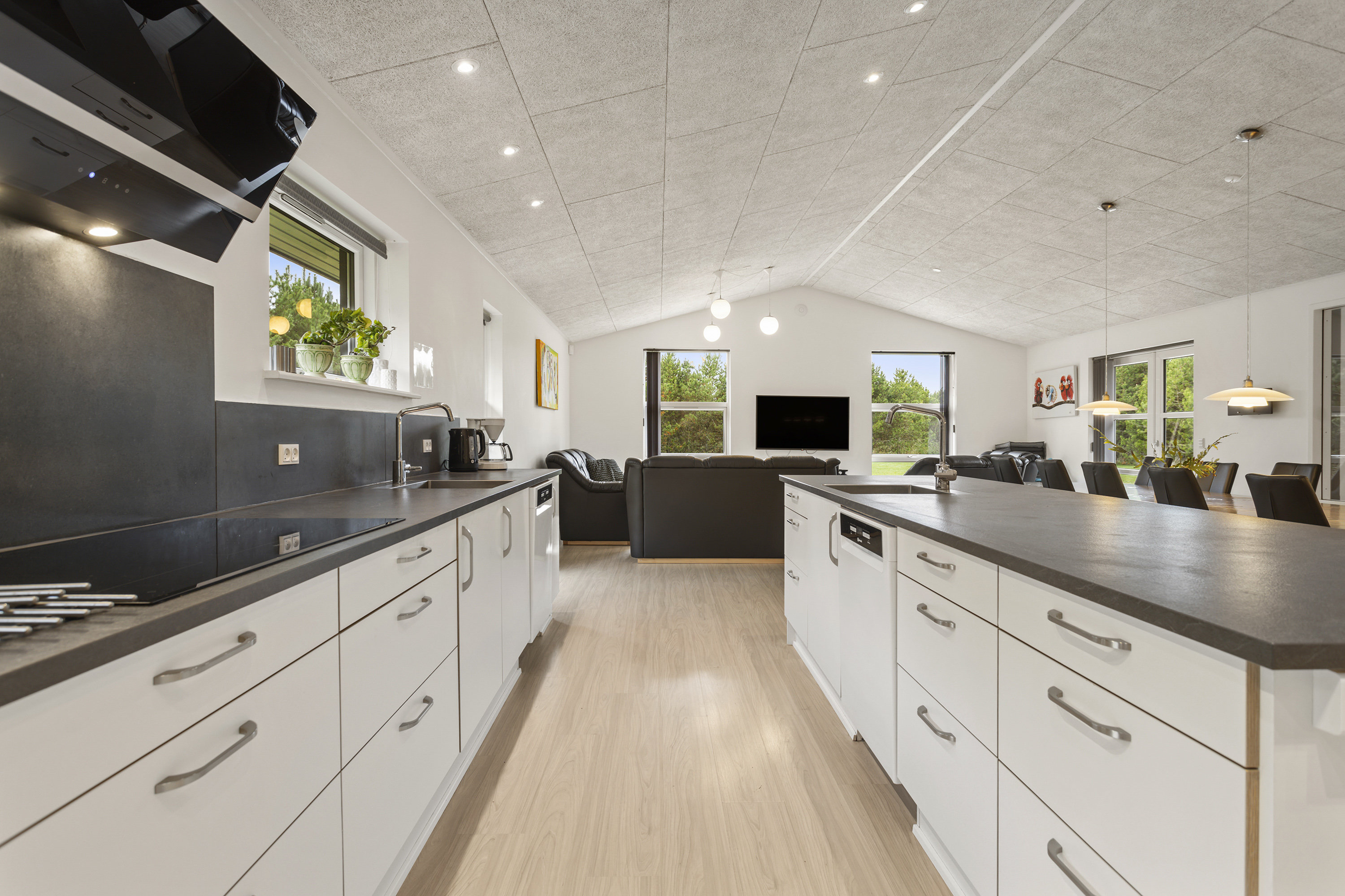 Fremhævet køkken billede i fuldskærmstilstand. Billede af Aaensvej 25, Bratten, 9981 Jerup