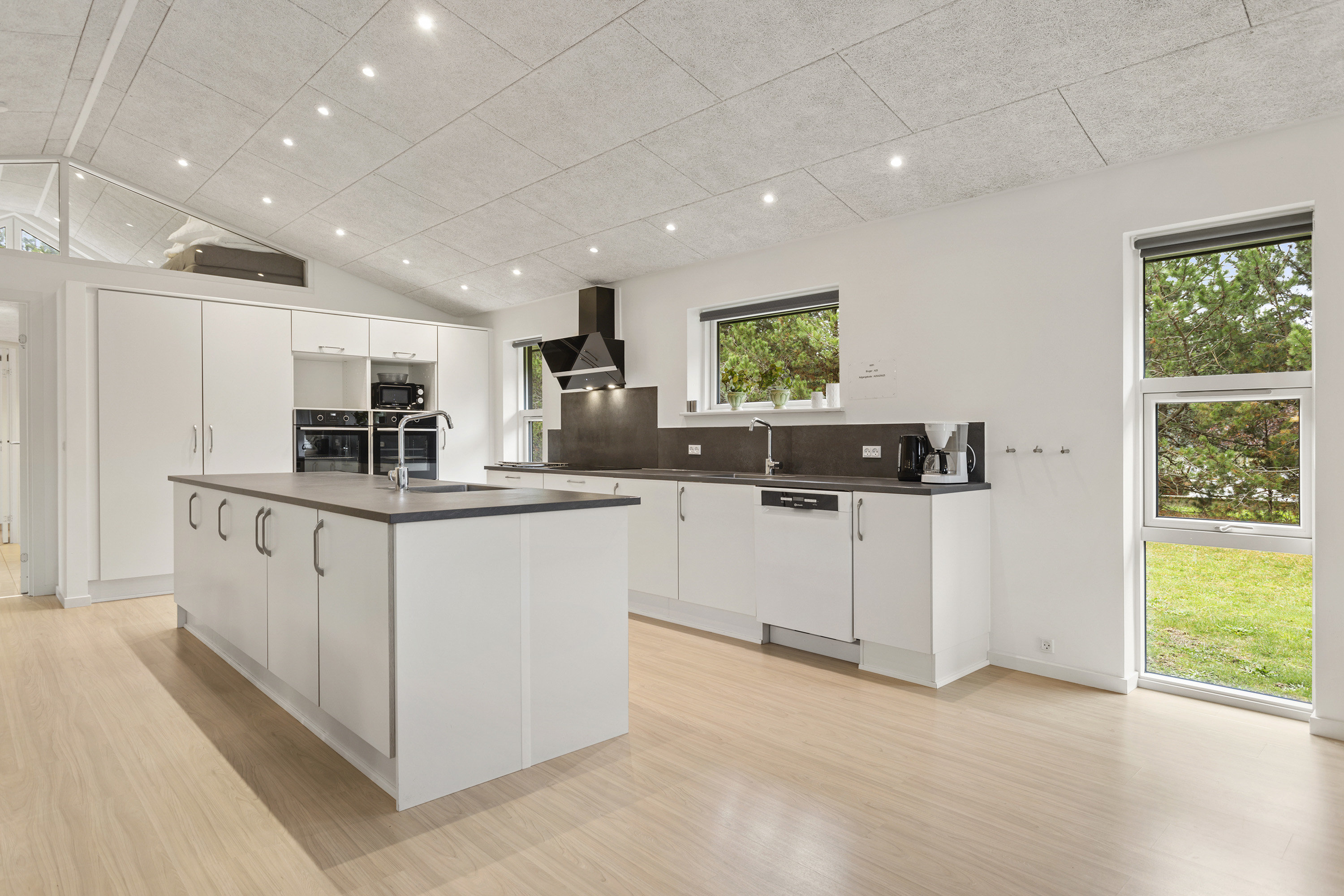 Fremhævet køkken billede i fuldskærmstilstand. Billede af Aaensvej 25, Bratten, 9981 Jerup