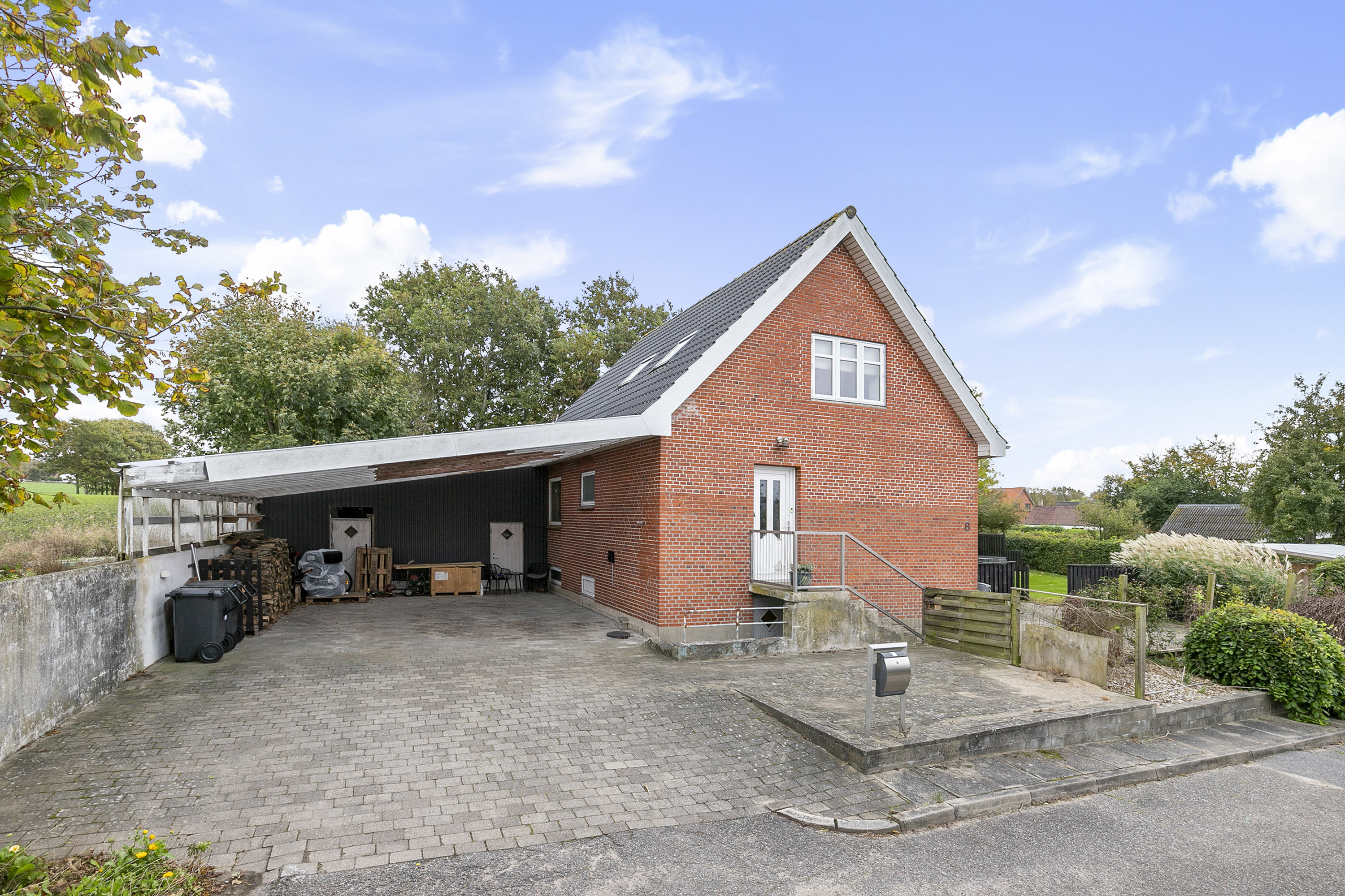 Fremhævet facade billede i fuldskærmstilstand. Billede af Hyldevej 8, 9700 Brønderslev