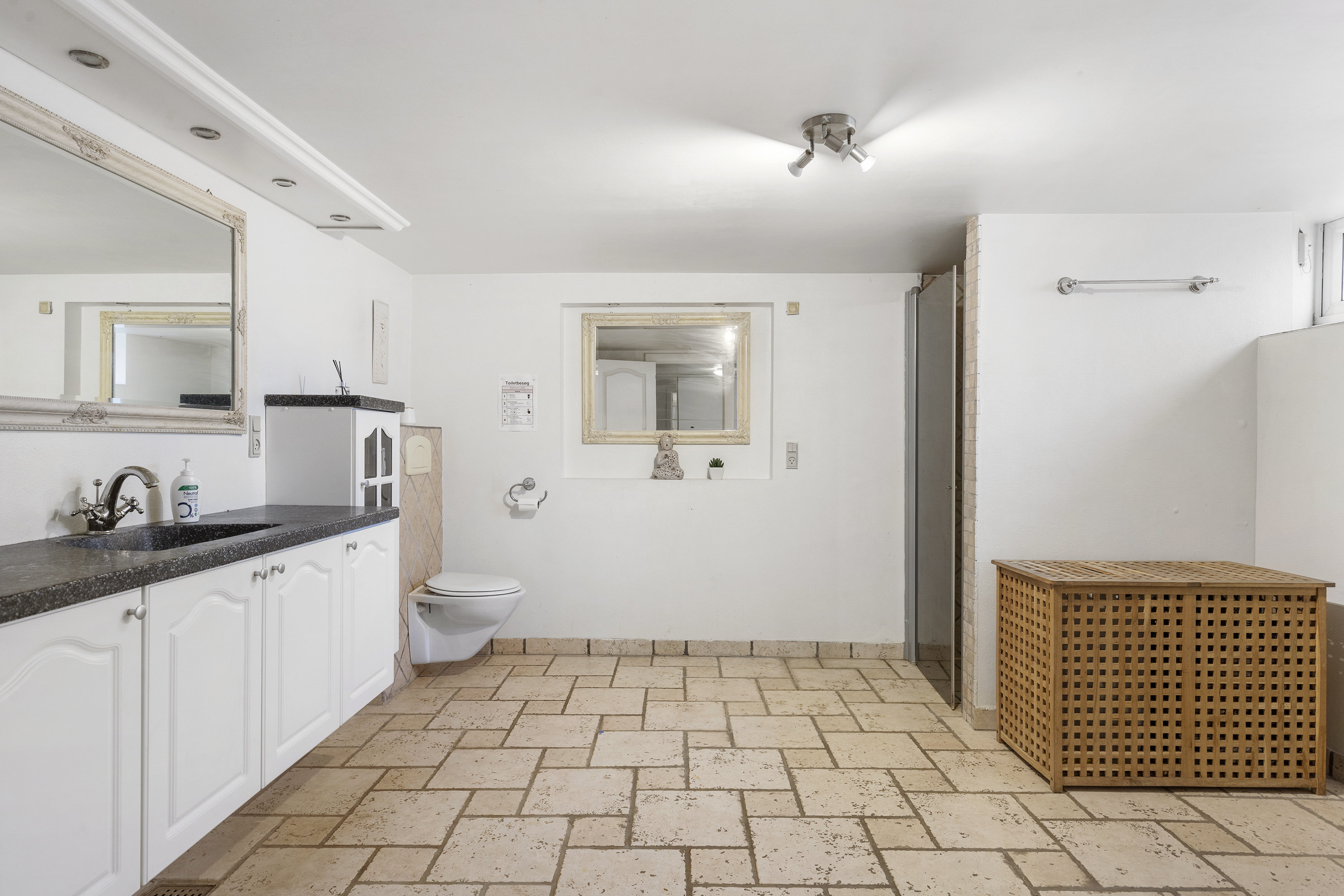 Fremhævet badeværelse billede i fuldskærmstilstand. Billede af Hyldevej 8, 9700 Brønderslev