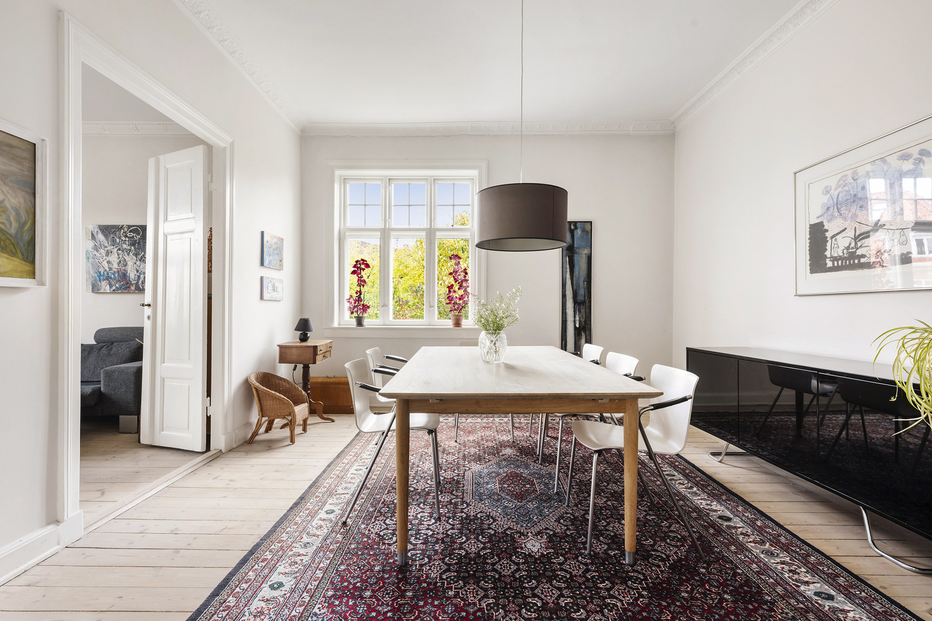 Fremhævet stue billede i fuldskærmstilstand. Billede af Hellerupvej 86, 1., 2900 Hellerup