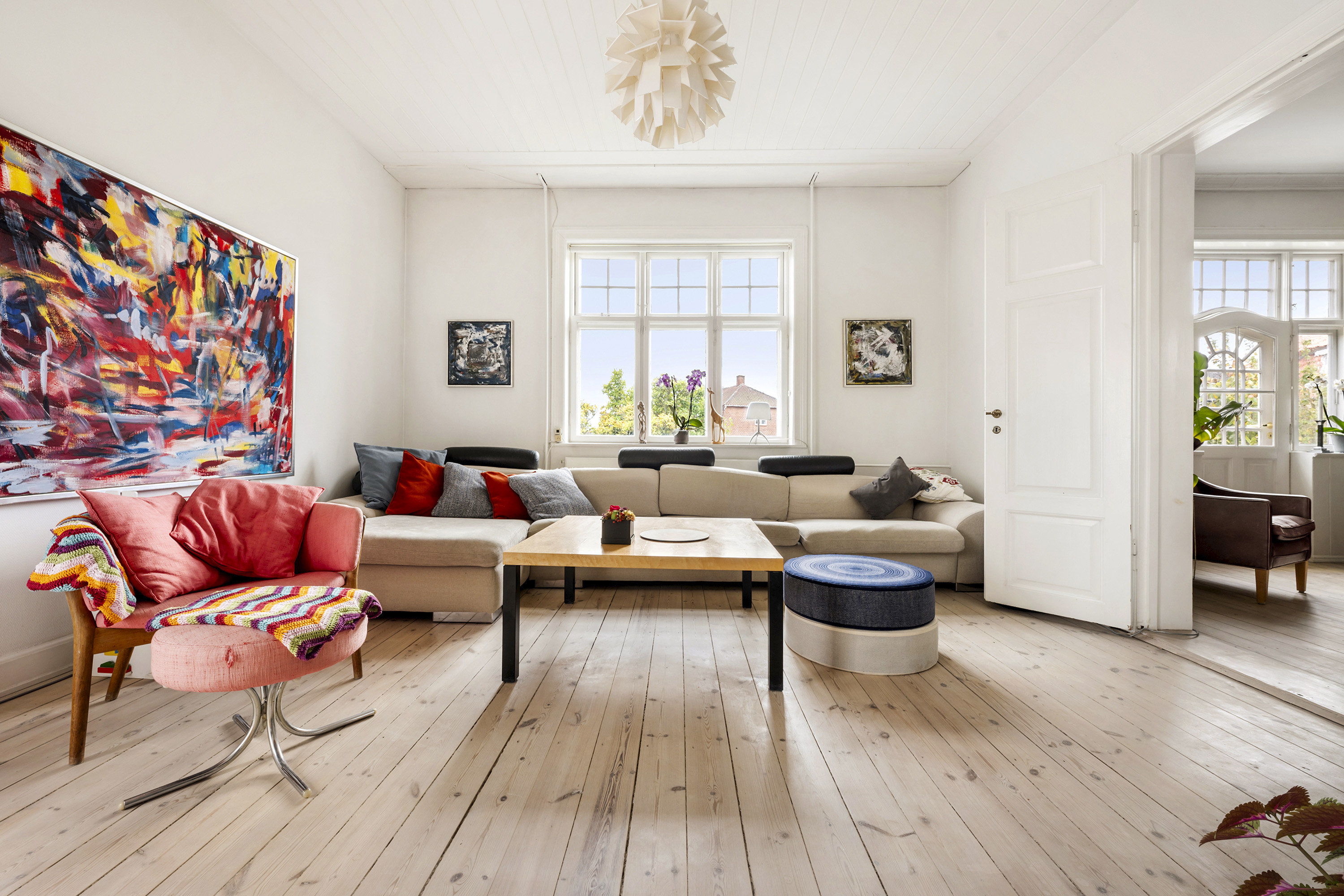 Fremhævet stue billede i fuldskærmstilstand. Billede af Hellerupvej 86, 1., 2900 Hellerup