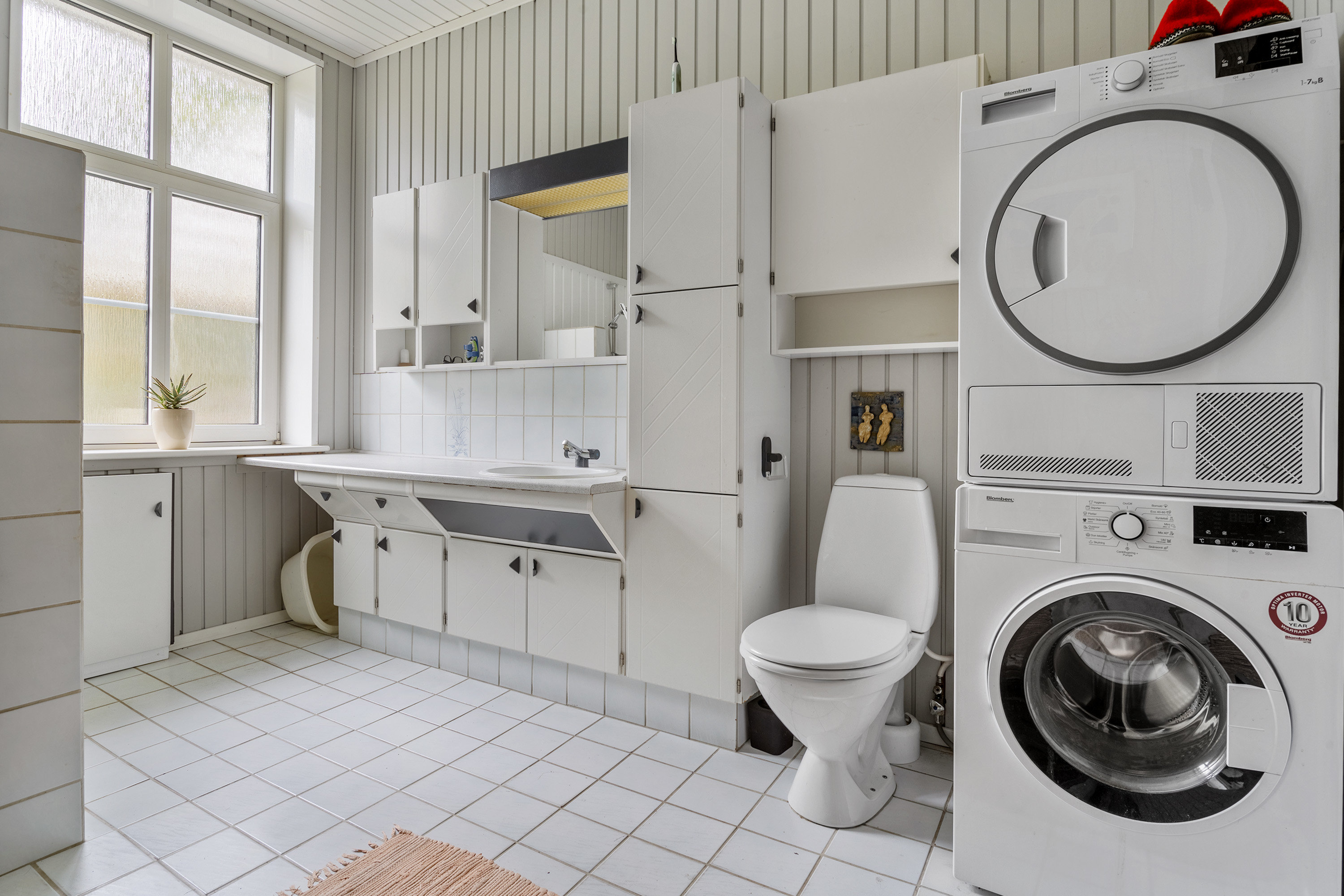 Fremhævet toilet billede i fuldskærmstilstand. Billede af Tistrup Kirkevej 14, 6862 Tistrup