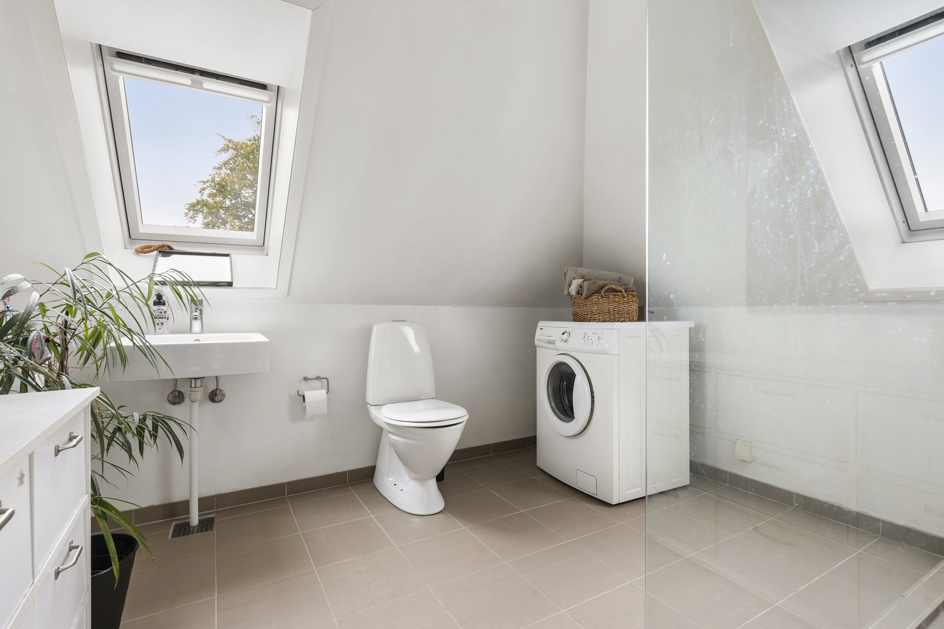 Fremhævet badeværelse billede i fuldskærmstilstand. Billede af Hellerupvej 86, 1., 2900 Hellerup