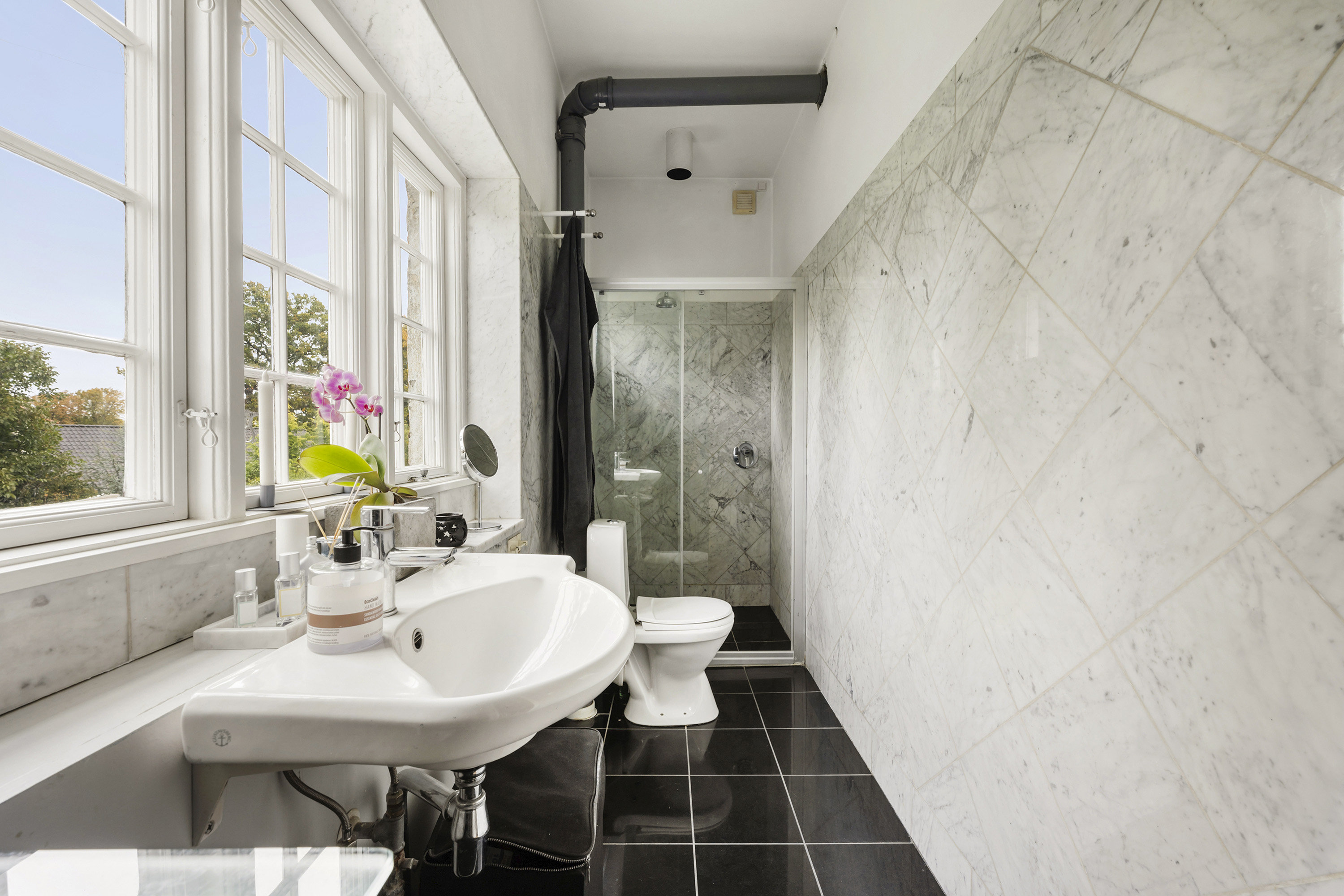 Fremhævet badeværelse billede i fuldskærmstilstand. Billede af Hellerupvej 86, 1., 2900 Hellerup