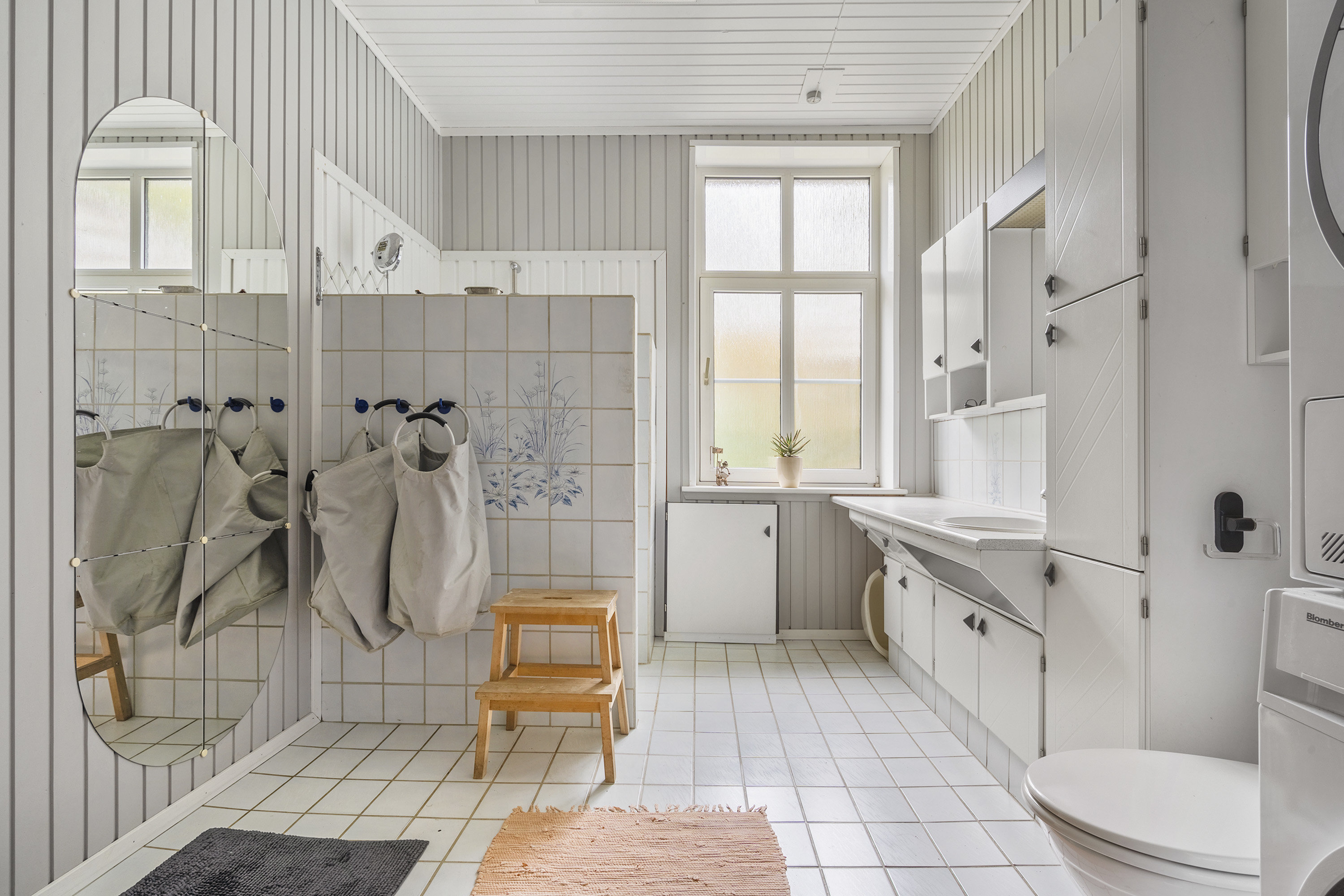 Fremhævet toilet billede i fuldskærmstilstand. Billede af Tistrup Kirkevej 14, 6862 Tistrup