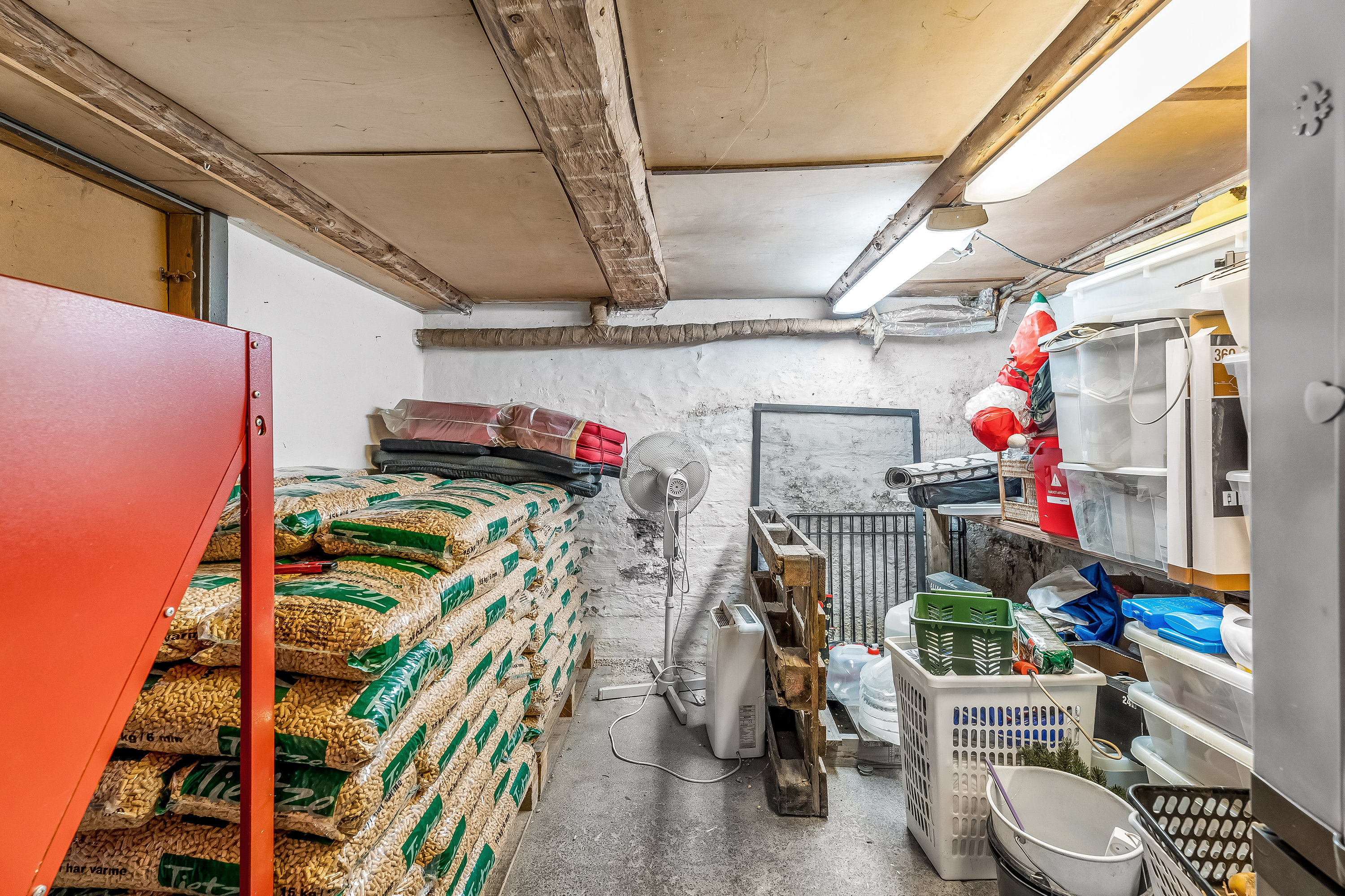 Fremhævet kælder billede i fuldskærmstilstand. Billede af Stationsvej 19, 4941 Bandholm