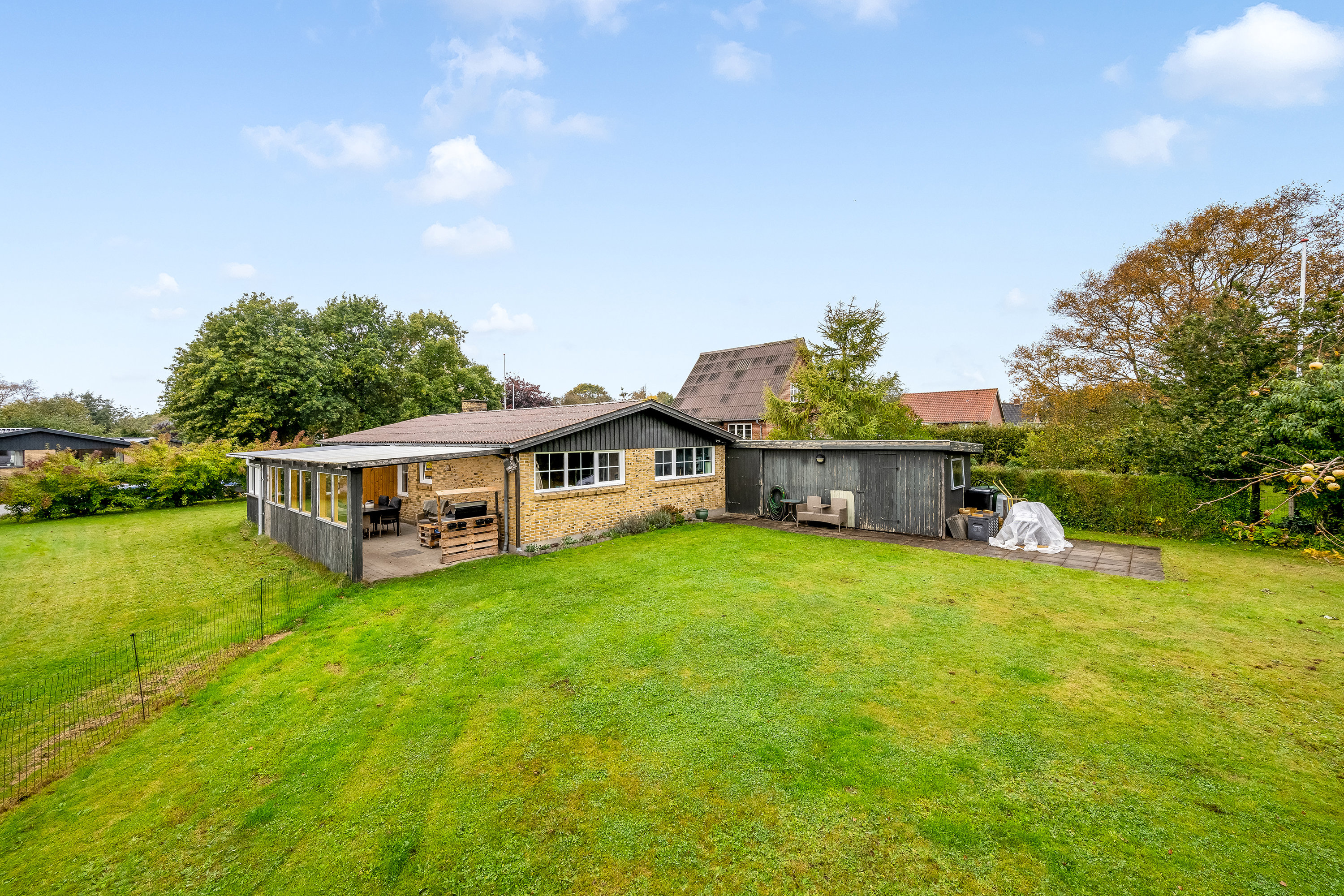 Fremhævet facade billede i fuldskærmstilstand. Billede af Tjørnevej 13, 6880 Tarm