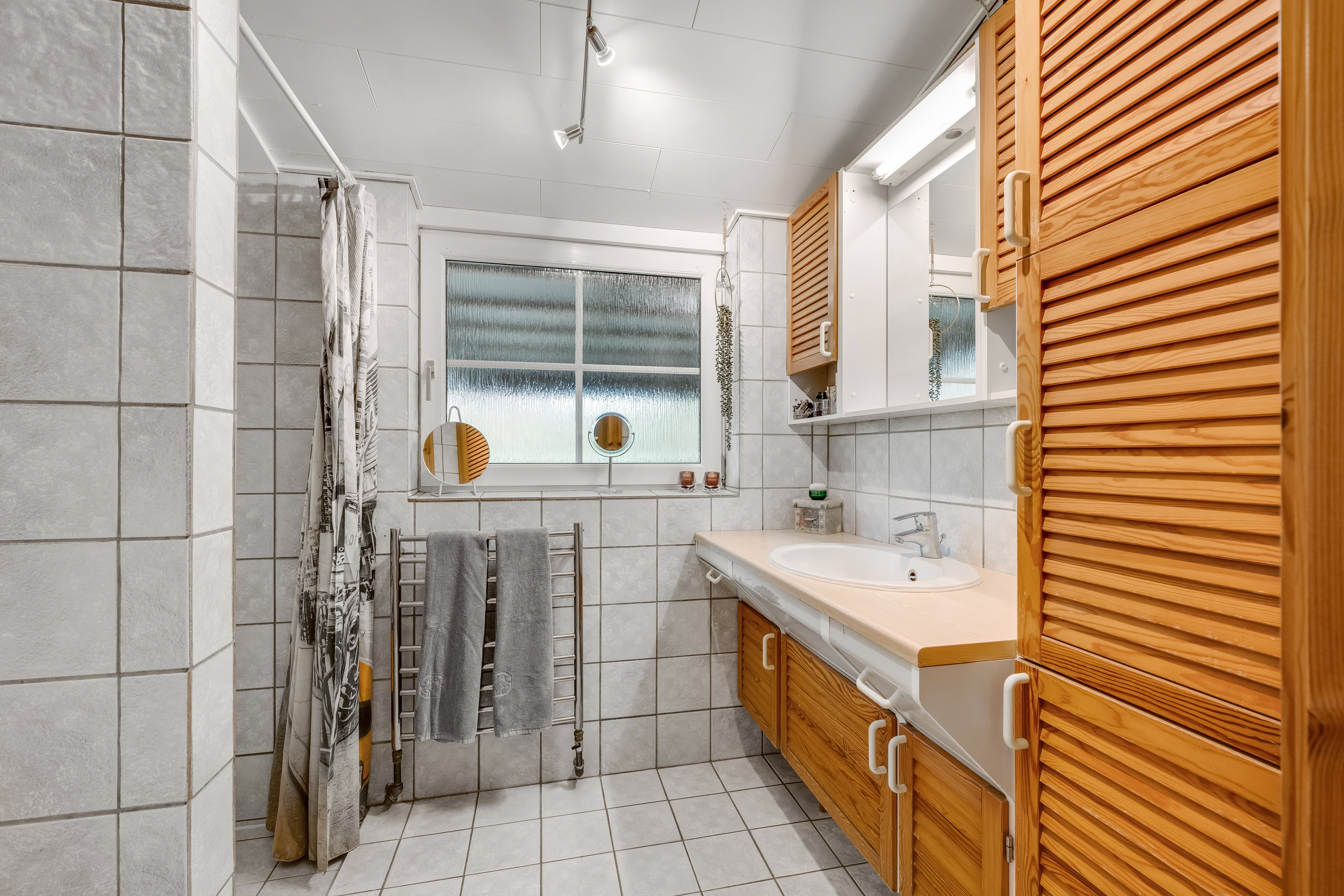 Fremhævet badeværelse billede i fuldskærmstilstand. Billede af Tjørnevej 13, 6880 Tarm