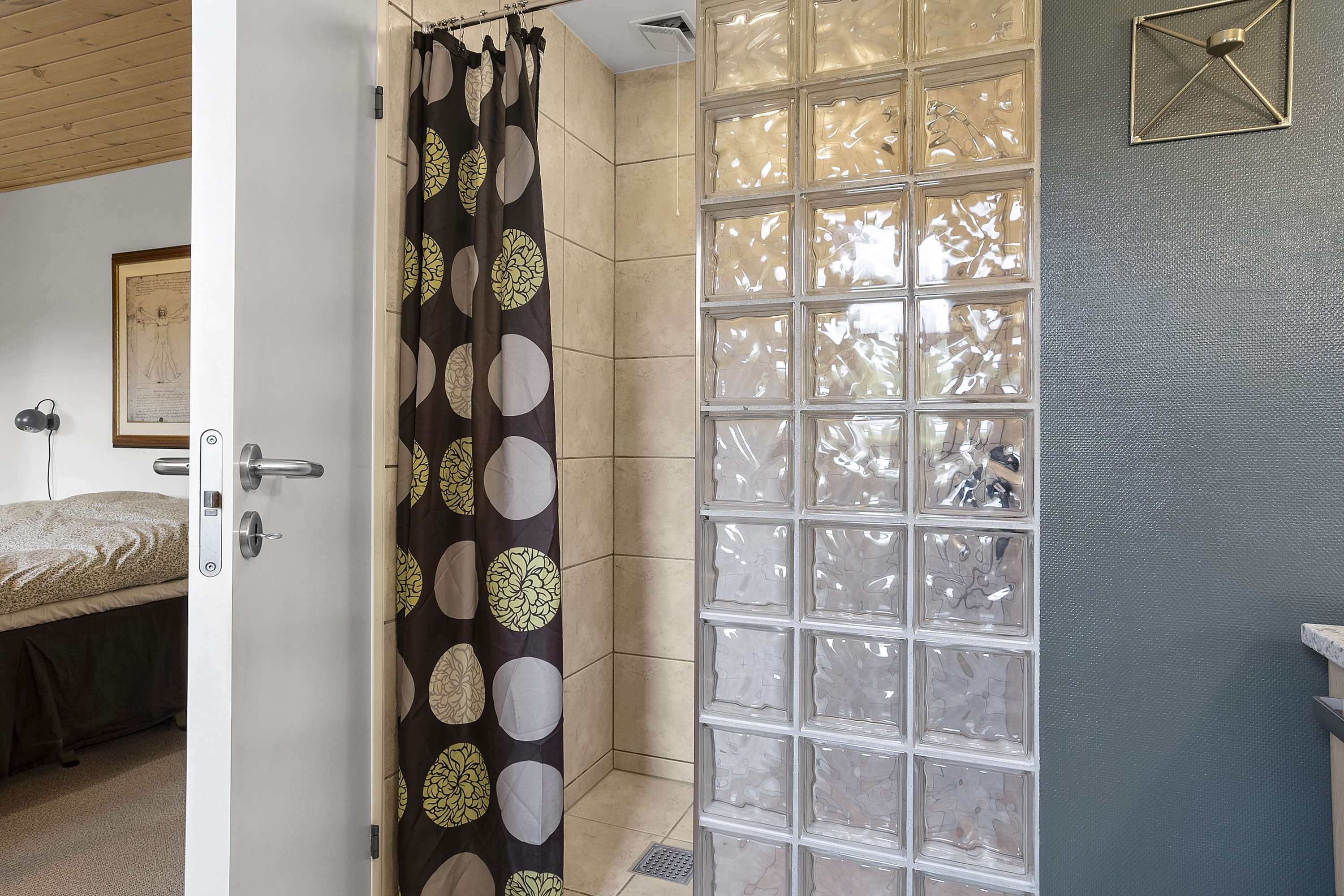 Fremhævet badeværelse billede i fuldskærmstilstand. Billede af Mannehøj 8, 6600 Vejen