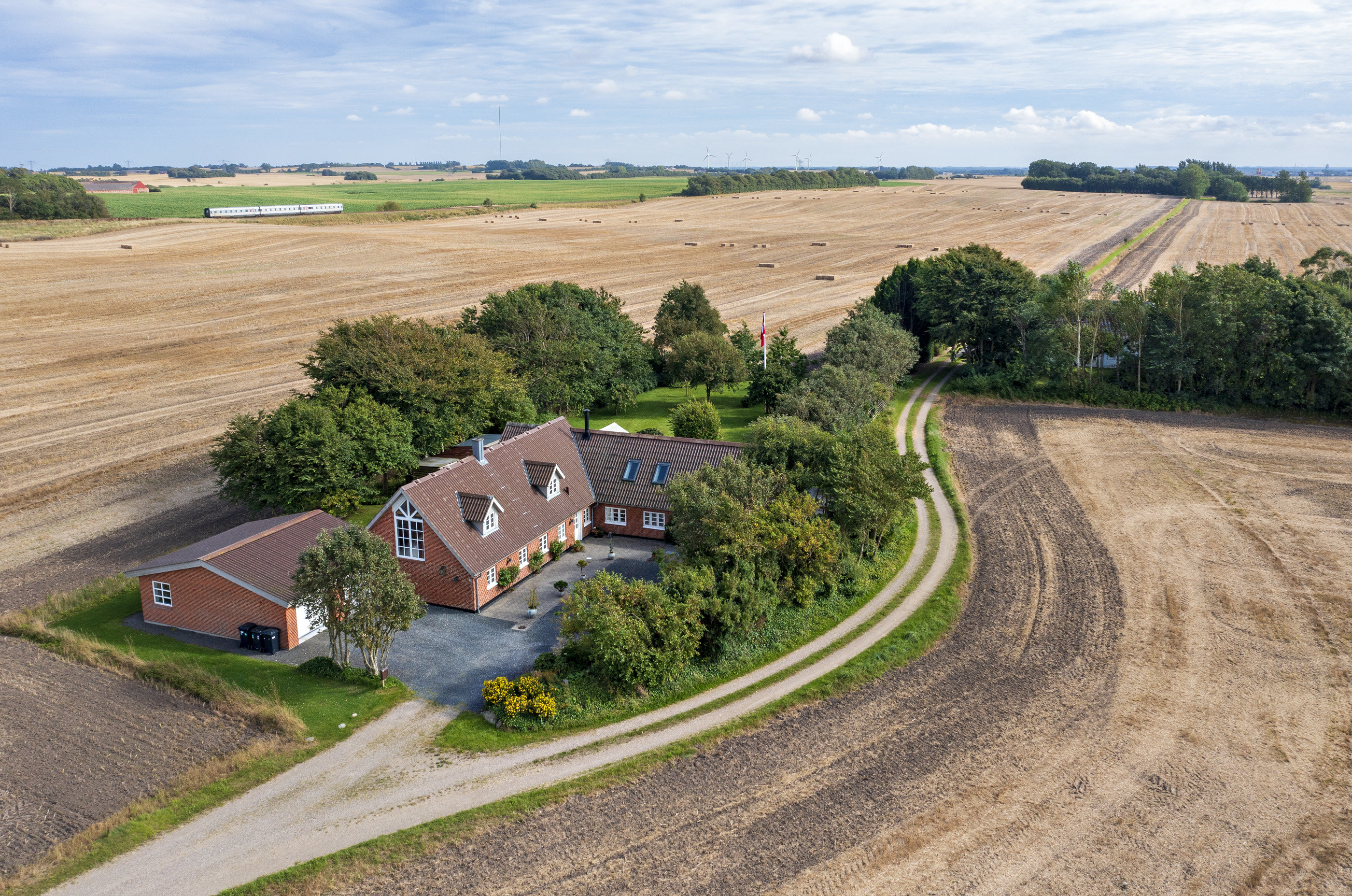 Fremhævet  billede i fuldskærmstilstand. Billede af Skarbyvej 8, 7560 Hjerm