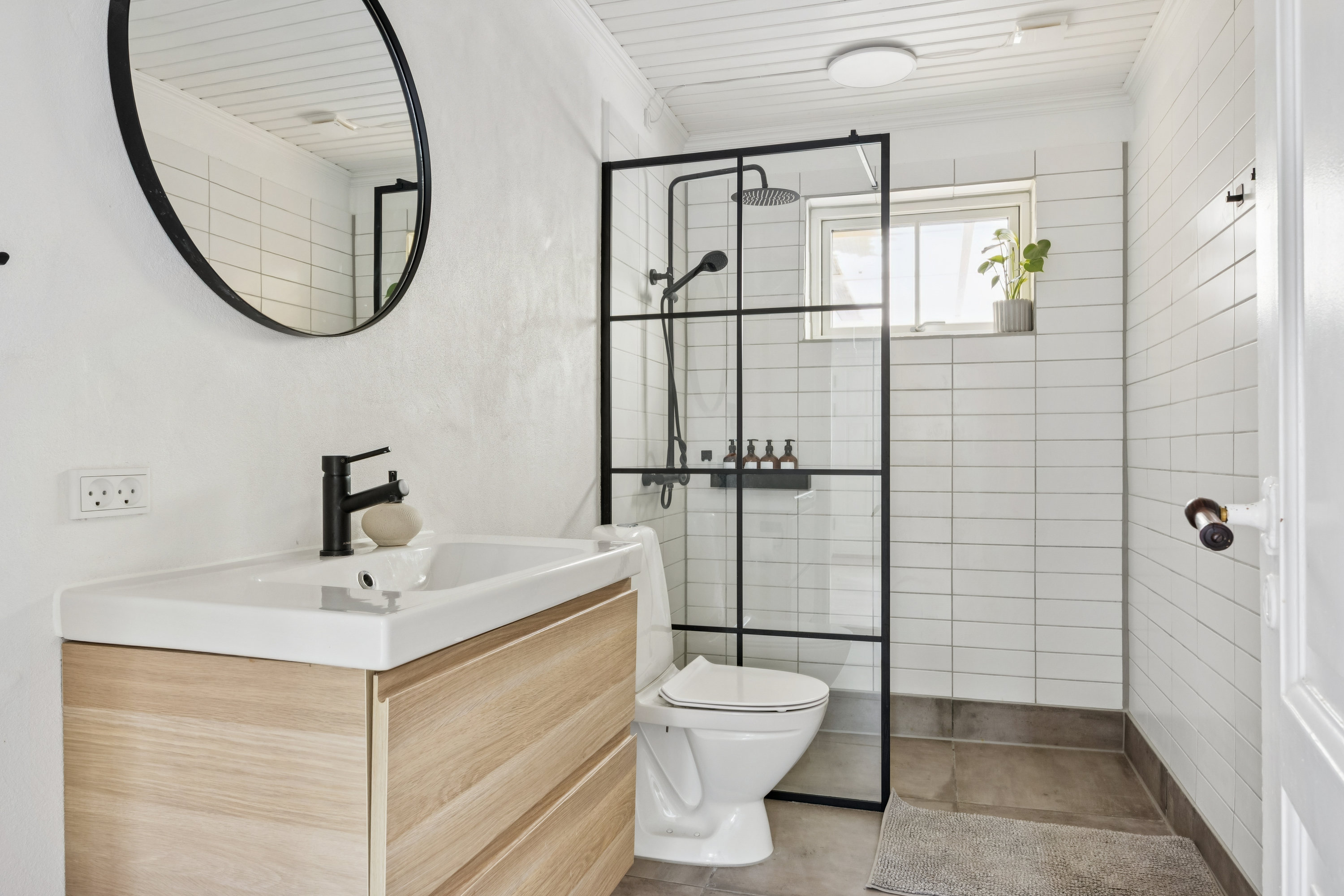 Fremhævet badeværelse billede i fuldskærmstilstand. Billede af Sørupvej 1, Vetterslev, 4100 Ringsted