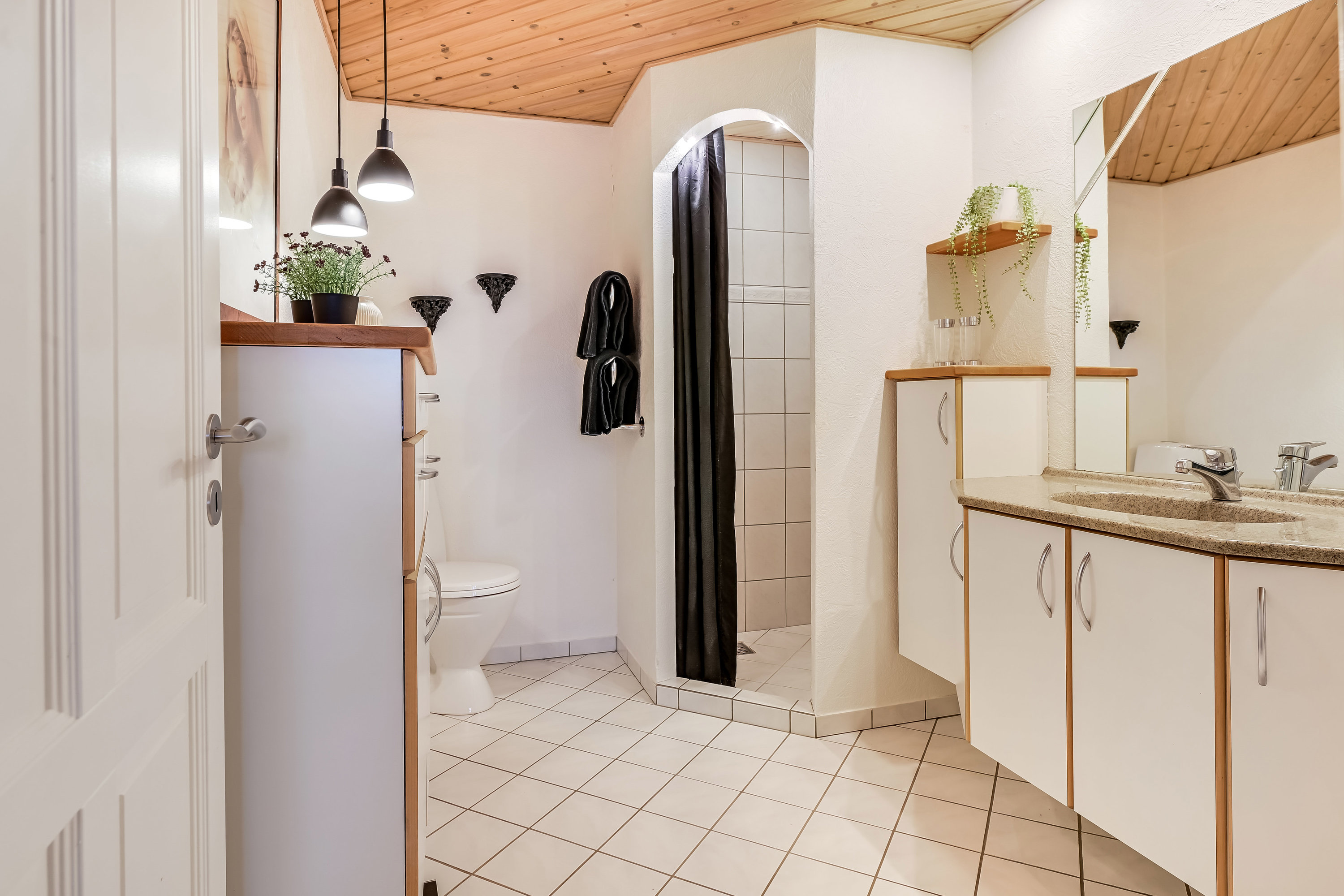 Fremhævet badeværelse billede i fuldskærmstilstand. Billede af Vejlevej 25, 7260 Sønder Omme