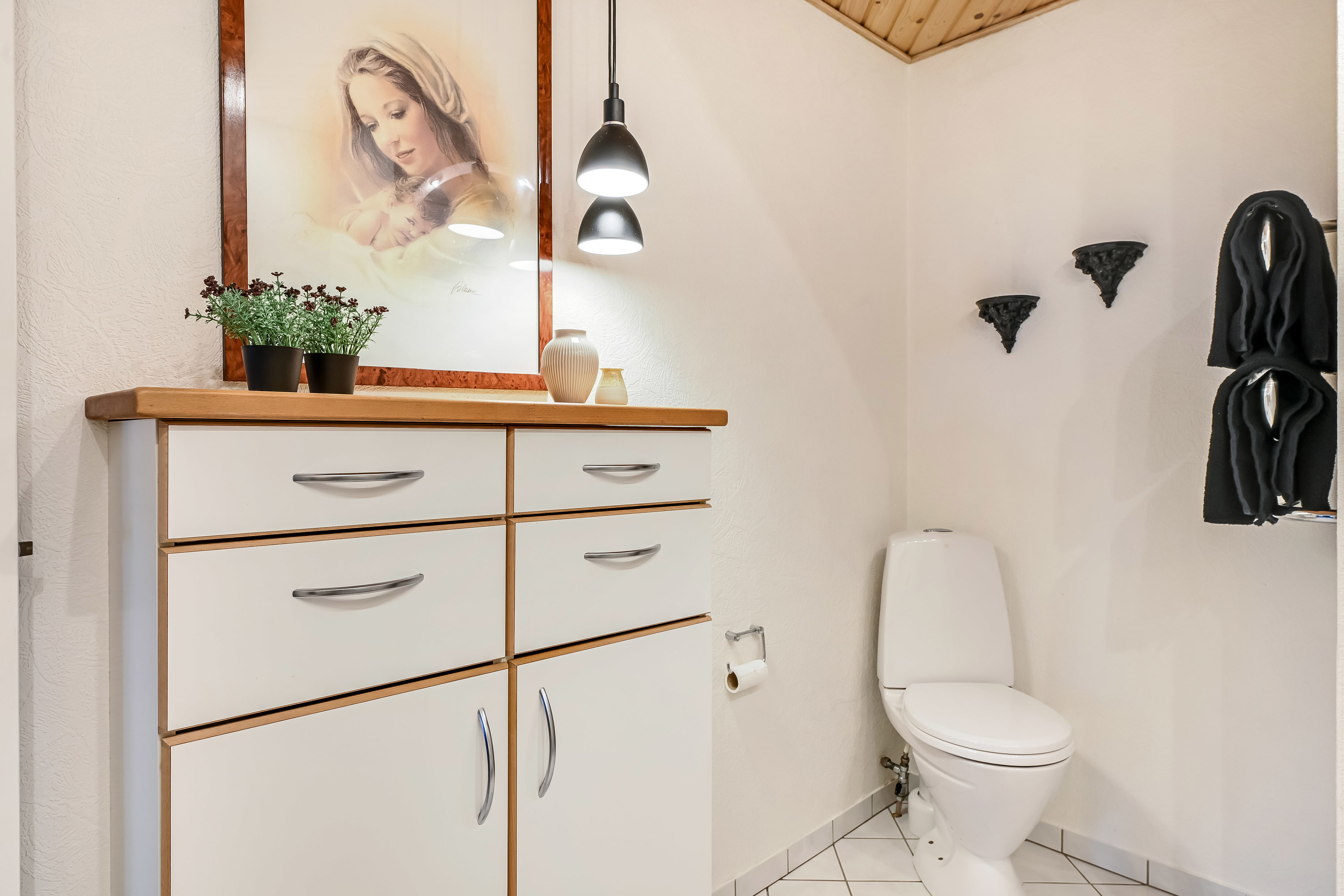 Fremhævet toilet billede i fuldskærmstilstand. Billede af Vejlevej 25, 7260 Sønder Omme