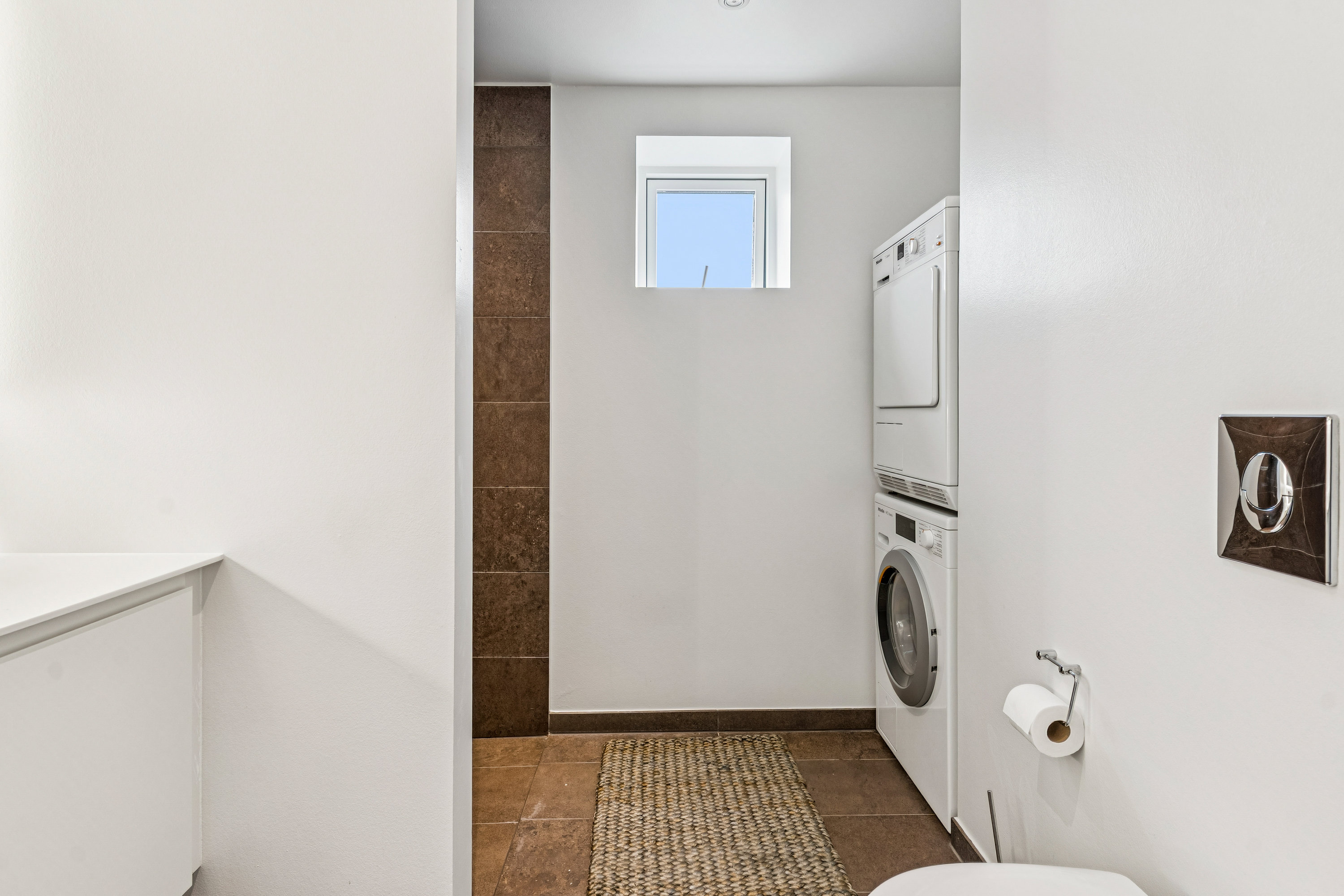 Fremhævet badeværelse billede i fuldskærmstilstand. Billede af Granvej 107, 2. 1., 2880 Bagsværd