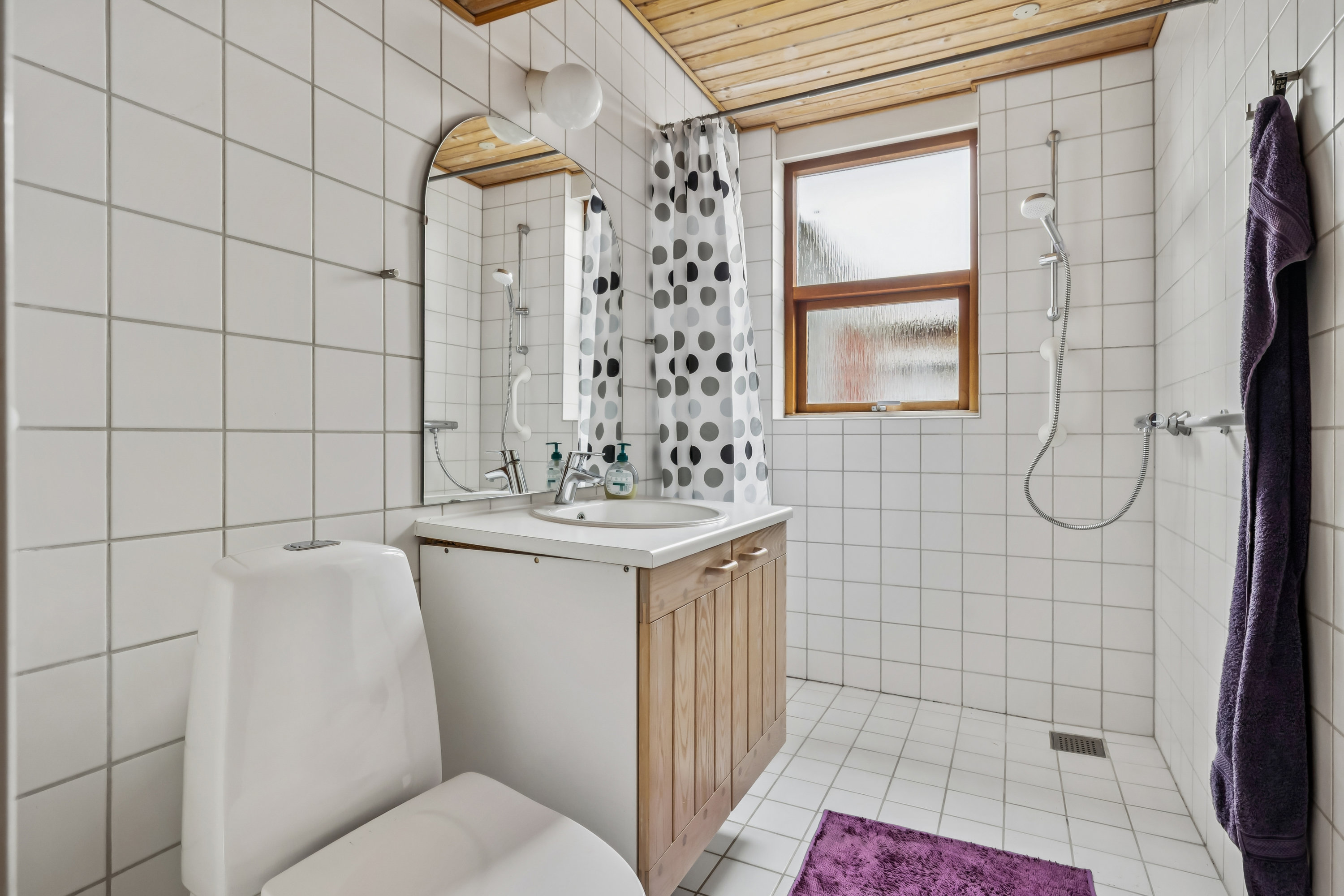 Fremhævet badeværelse billede i fuldskærmstilstand. Billede af Alleen 14, 8660 Skanderborg