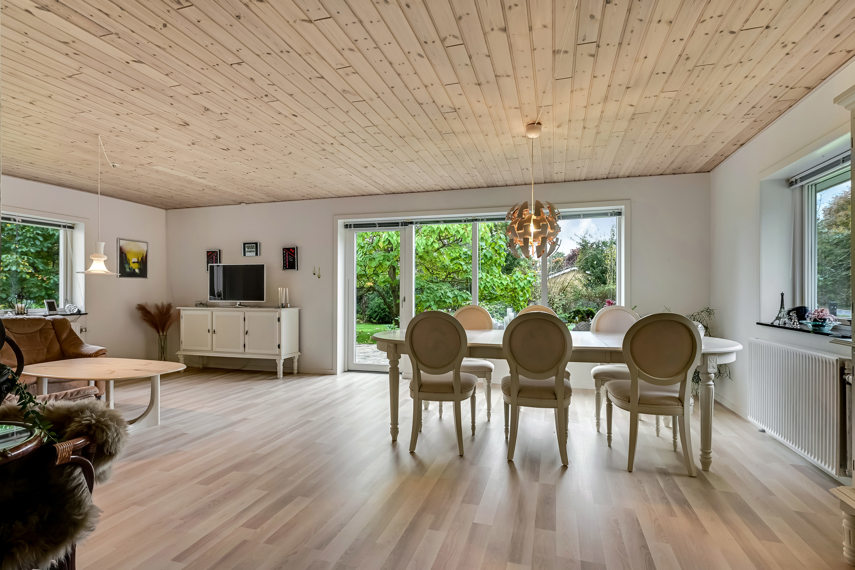 Fremhævet stue billede i fuldskærmstilstand. Billede af Stationsvej 27, Filskov, 7200 Grindsted