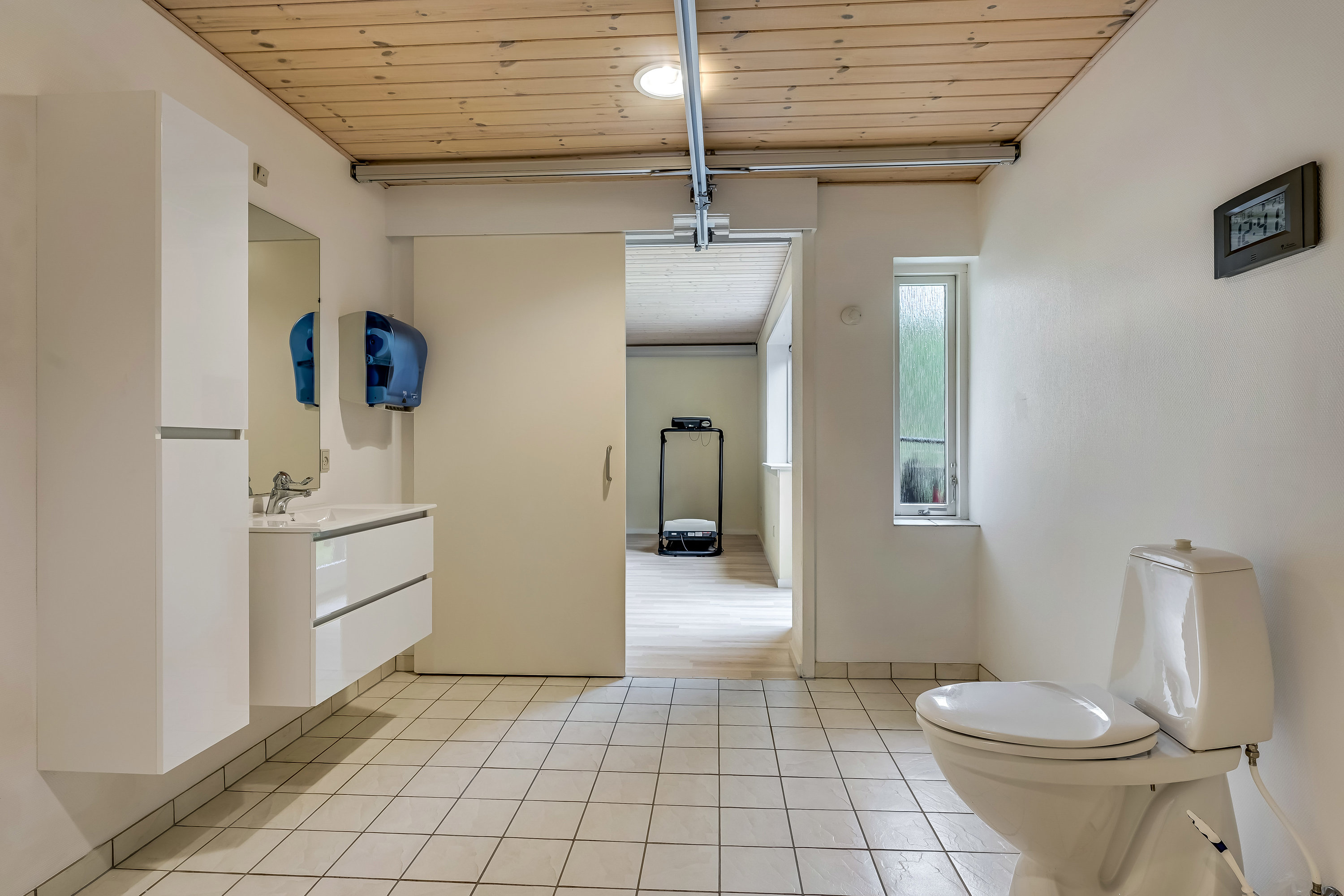 Fremhævet toilet billede i fuldskærmstilstand. Billede af Stationsvej 27, Filskov, 7200 Grindsted