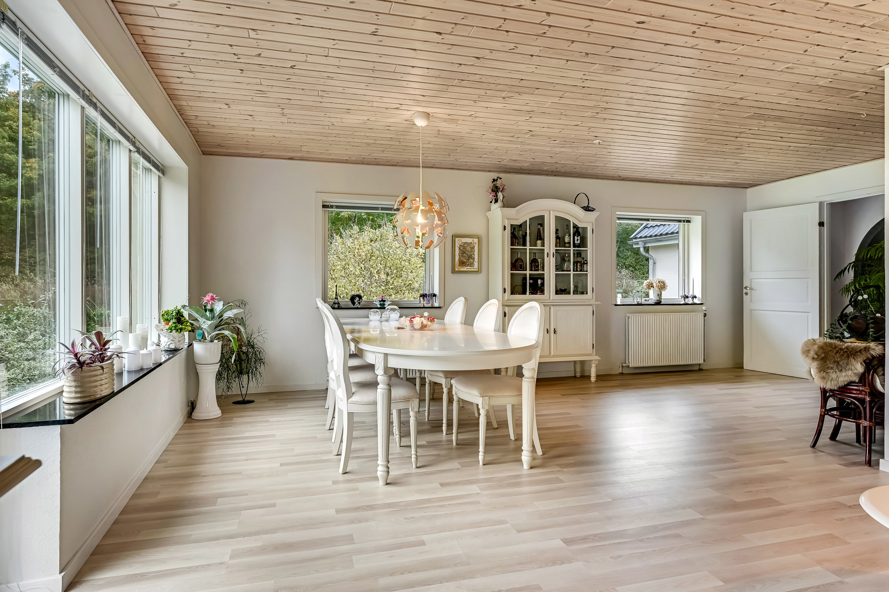 Fremhævet stue billede i fuldskærmstilstand. Billede af Stationsvej 27, Filskov, 7200 Grindsted