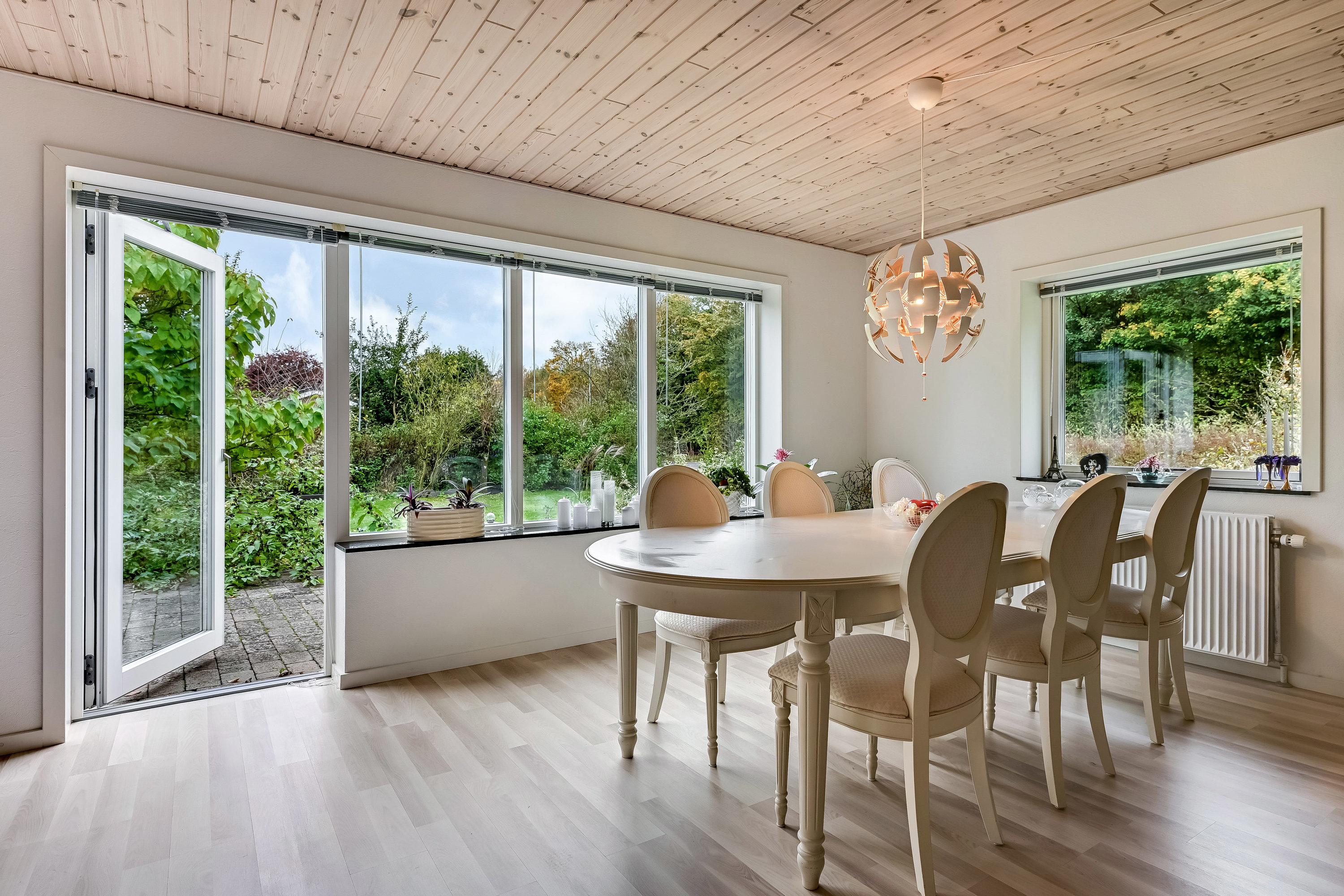 Fremhævet stue billede i fuldskærmstilstand. Billede af Stationsvej 27, Filskov, 7200 Grindsted