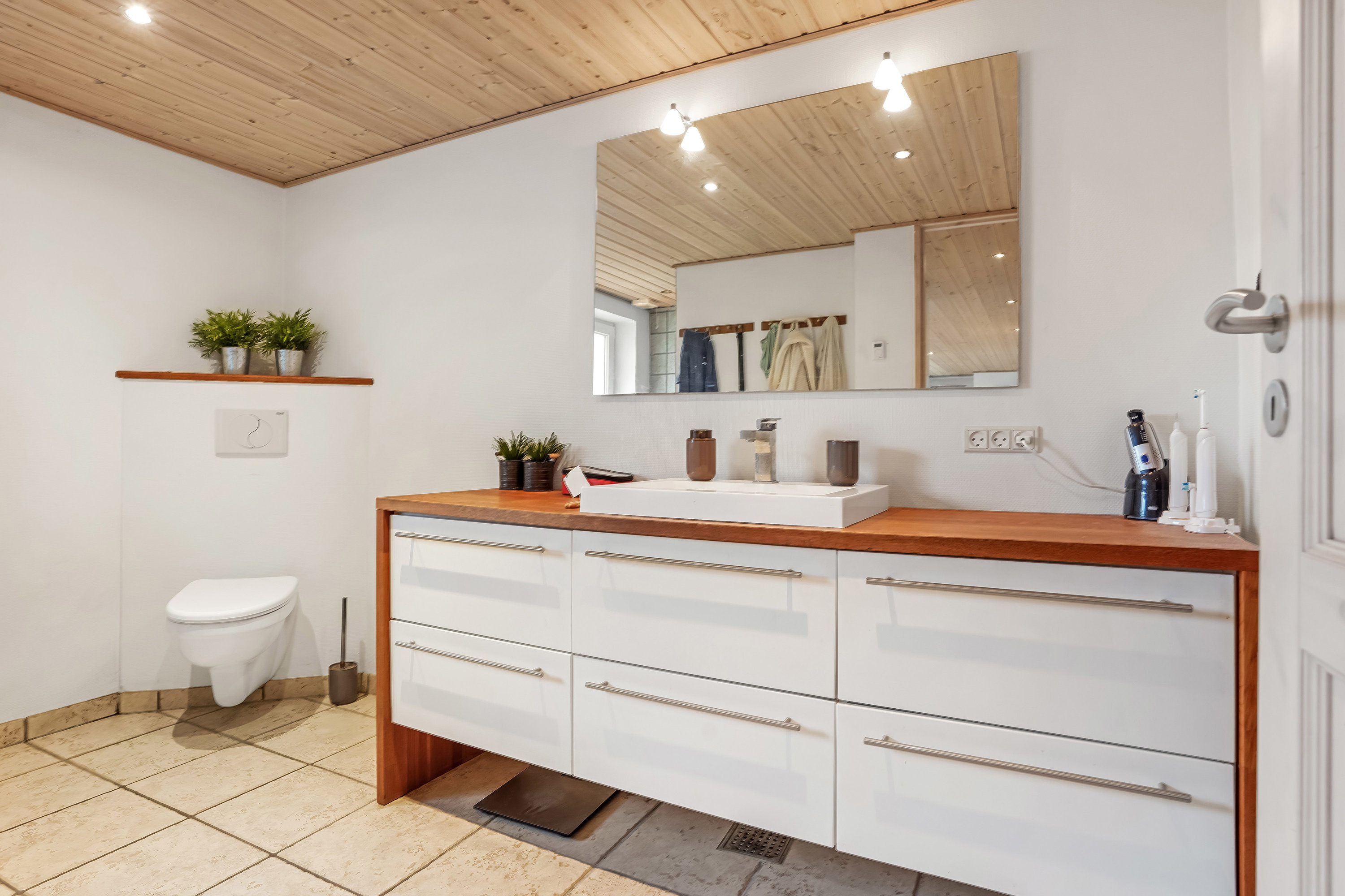 Fremhævet toilet billede i fuldskærmstilstand. Billede af Grædstrupvej 33, Davding, 8740 Brædstrup