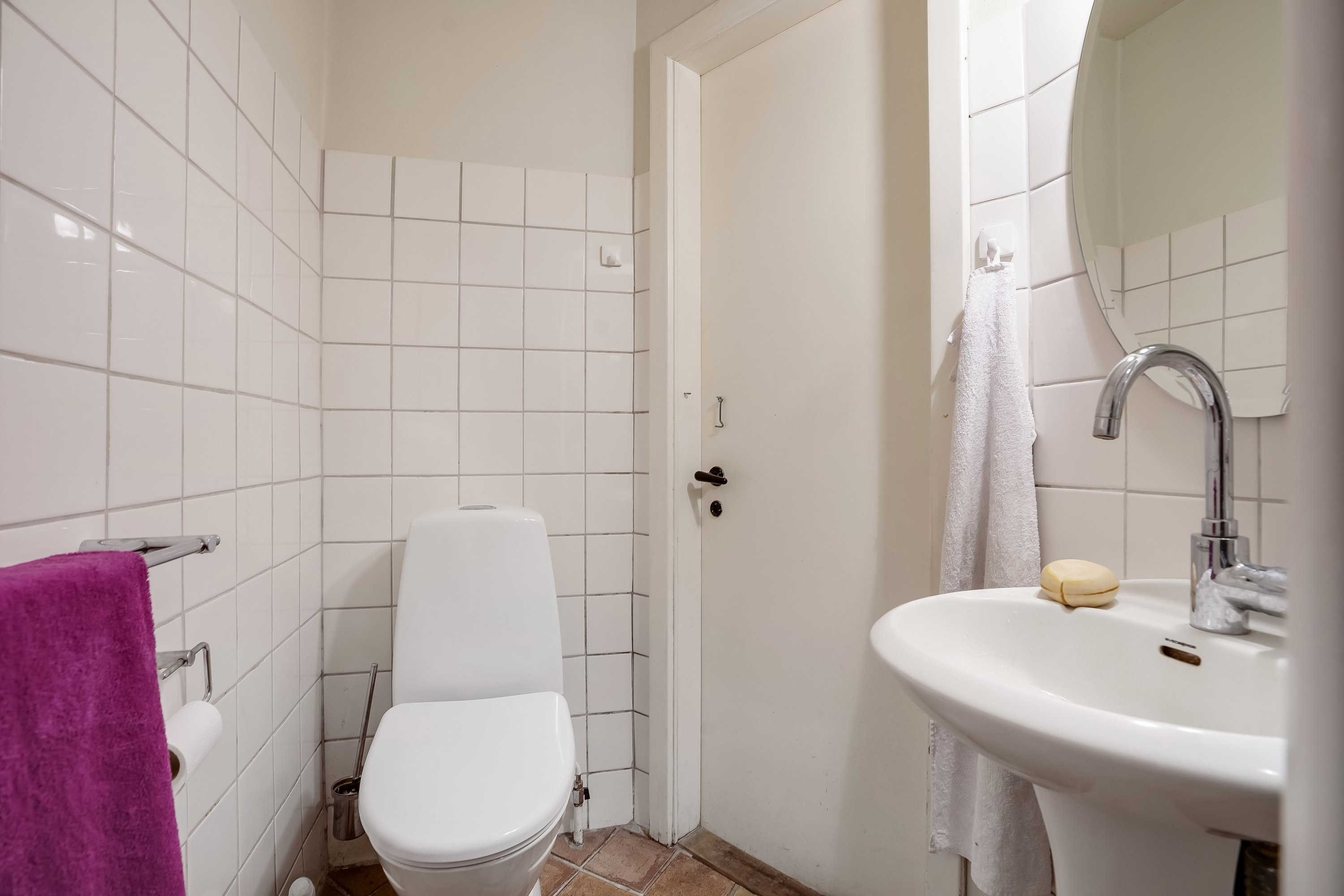 Fremhævet toilet billede i fuldskærmstilstand. Billede af Hjelmerupvej 40, Hjelmerup, 5690 Tommerup