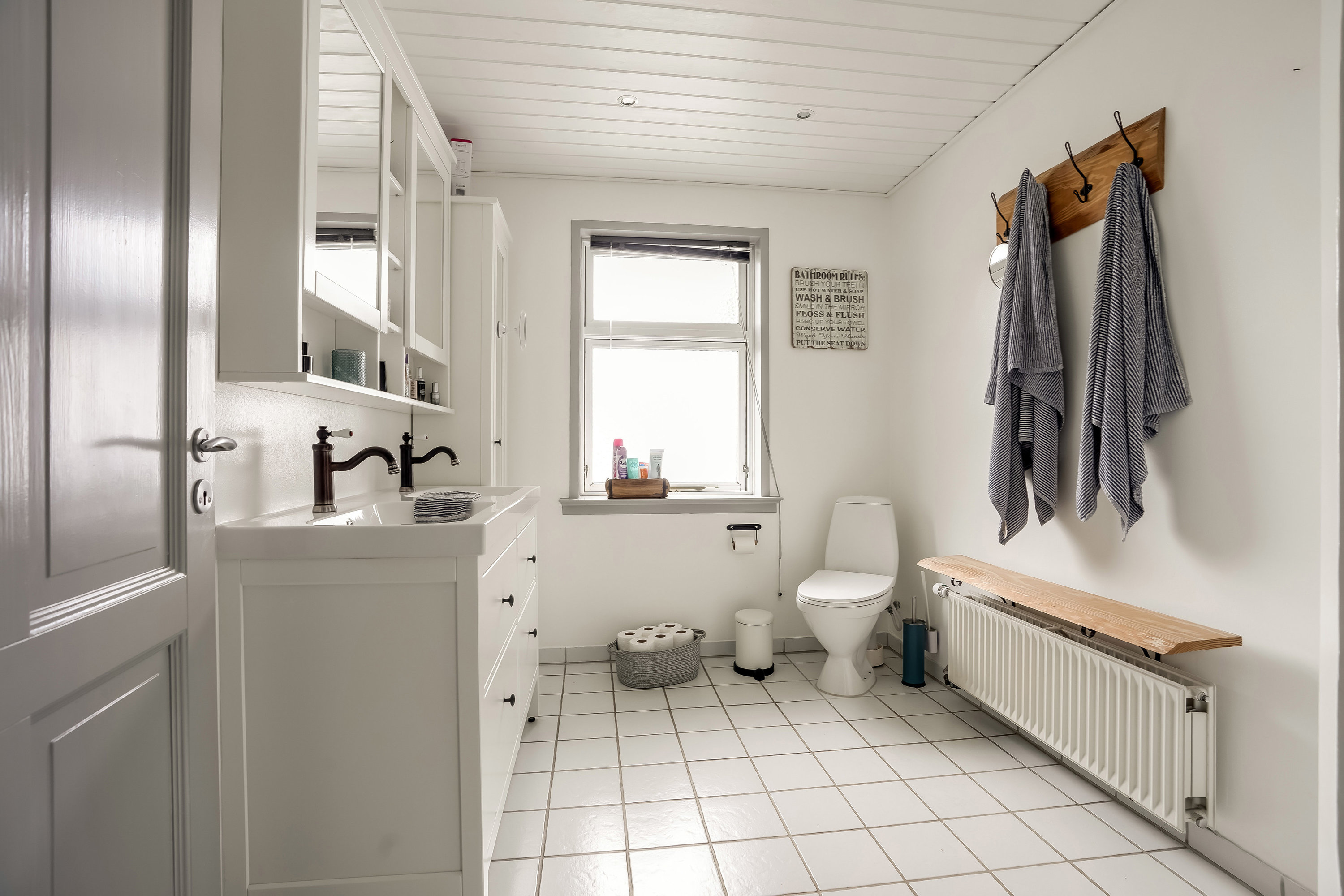 Fremhævet toilet billede i fuldskærmstilstand. Billede af Pogensvej 2, Aale, 7160 Tørring