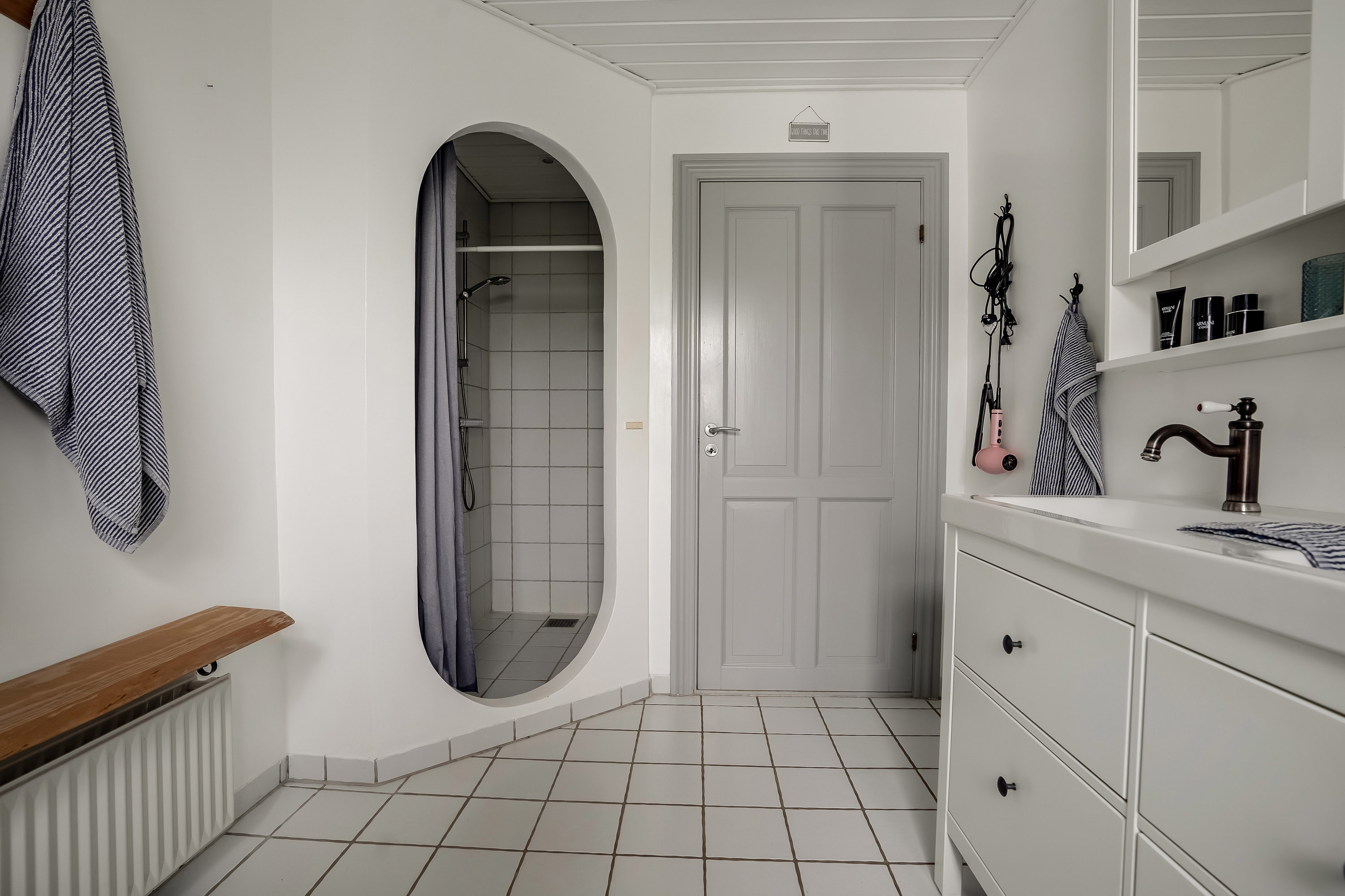 Fremhævet badeværelse billede i fuldskærmstilstand. Billede af Pogensvej 2, Aale, 7160 Tørring