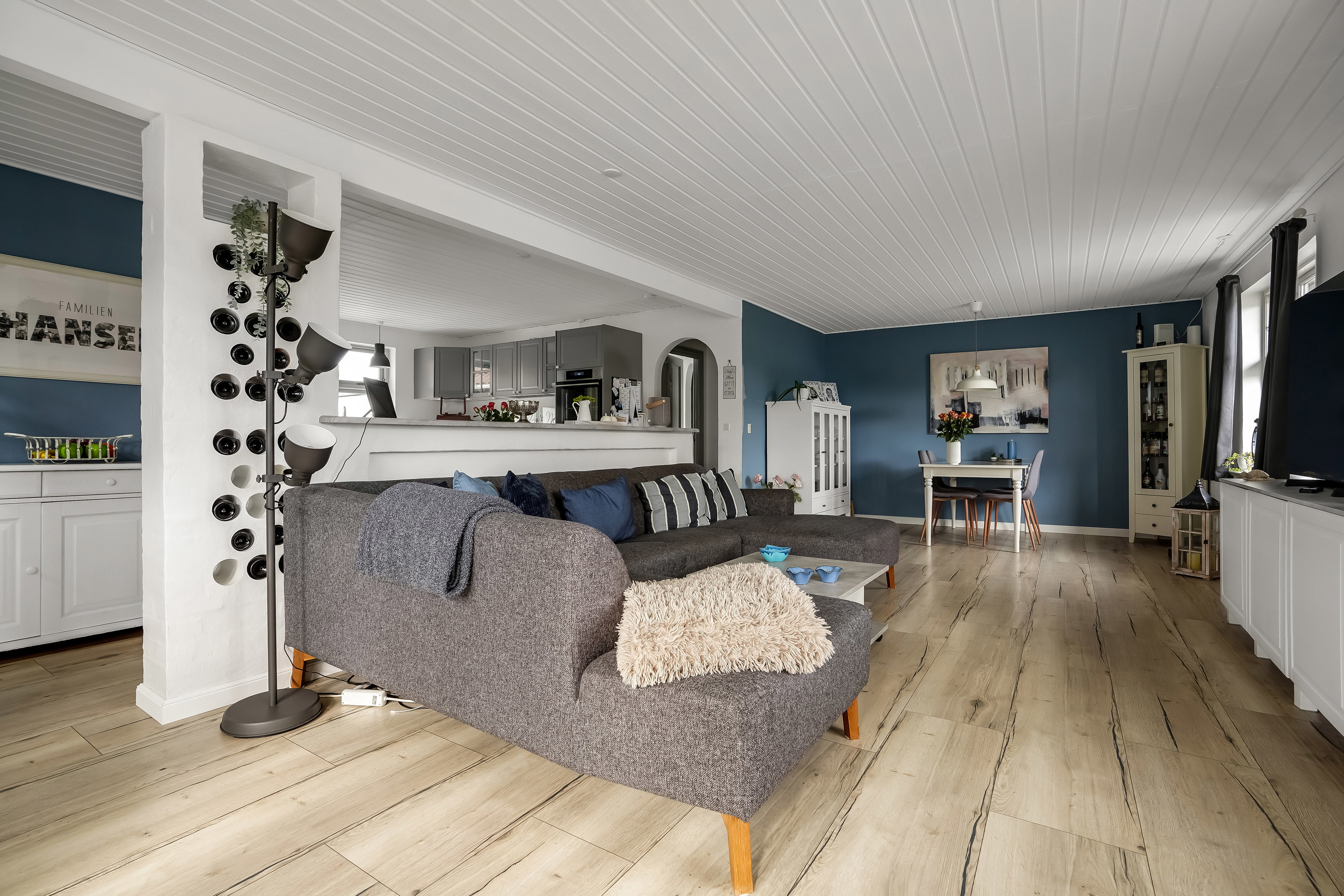 Fremhævet stue billede i fuldskærmstilstand. Billede af Pogensvej 2, Aale, 7160 Tørring