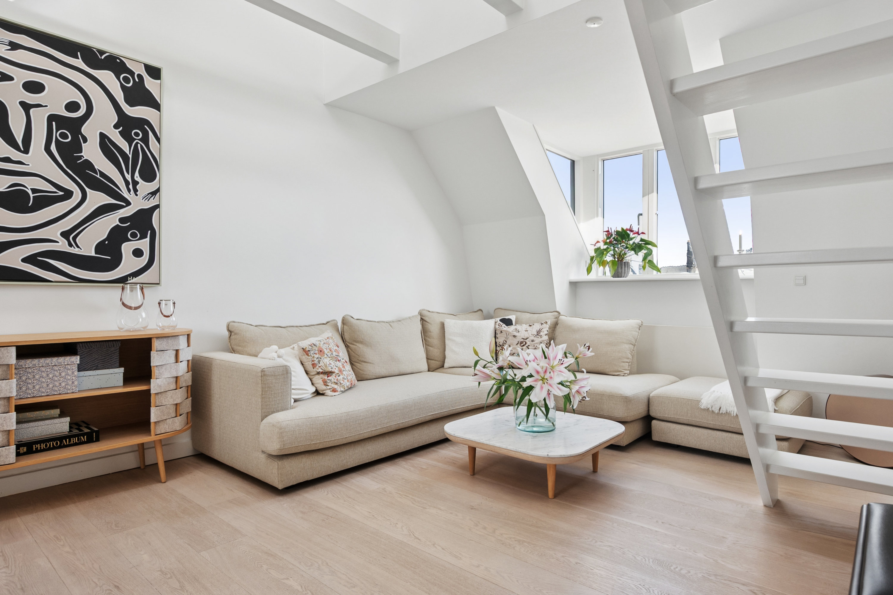 Fremhævet stue billede i fuldskærmstilstand. Billede af Odinsgade 17, 5., 2200 København N