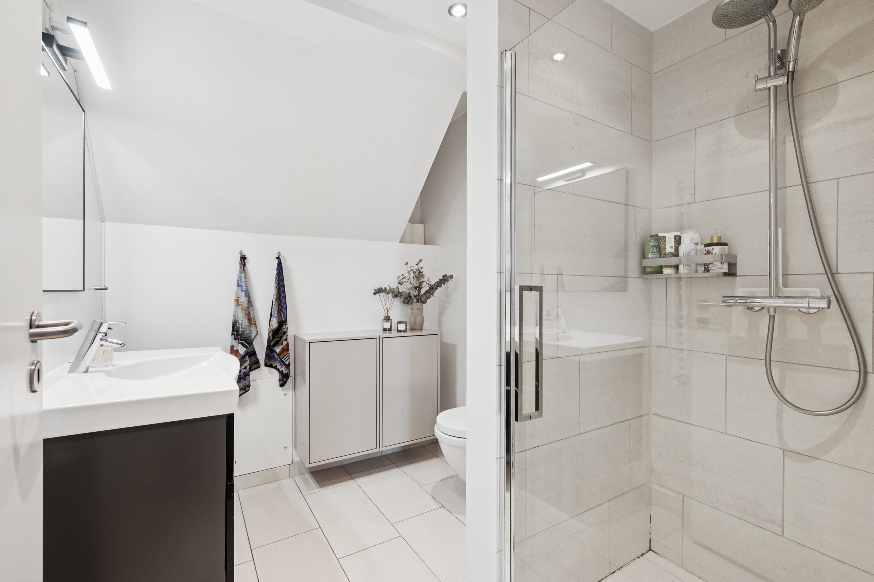 Fremhævet badeværelse billede i fuldskærmstilstand. Billede af Odinsgade 17, 5., 2200 København N