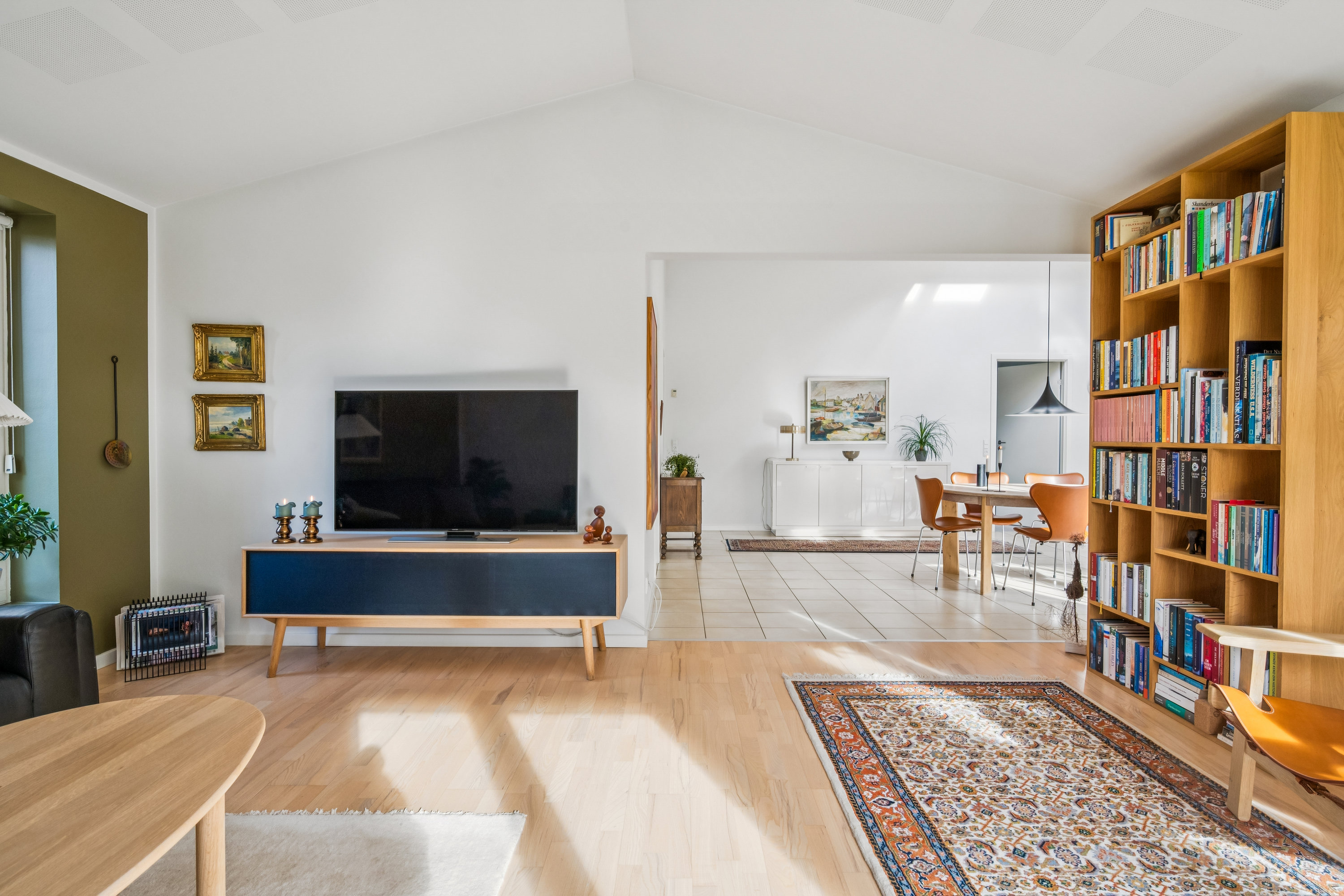 Fremhævet stue billede i fuldskærmstilstand. Billede af Bredkær Tværvej 3, 8250 Egå