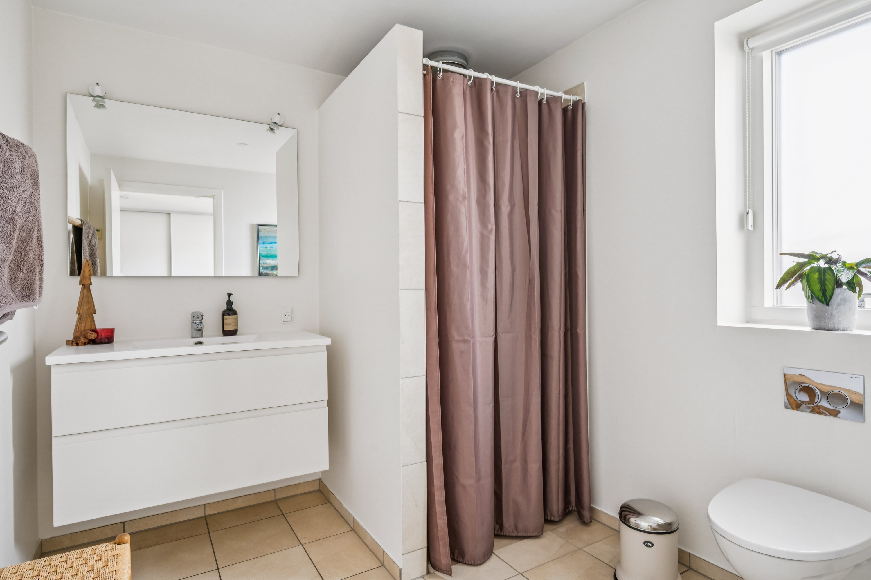 Fremhævet badeværelse billede i fuldskærmstilstand. Billede af Bredkær Tværvej 3, 8250 Egå