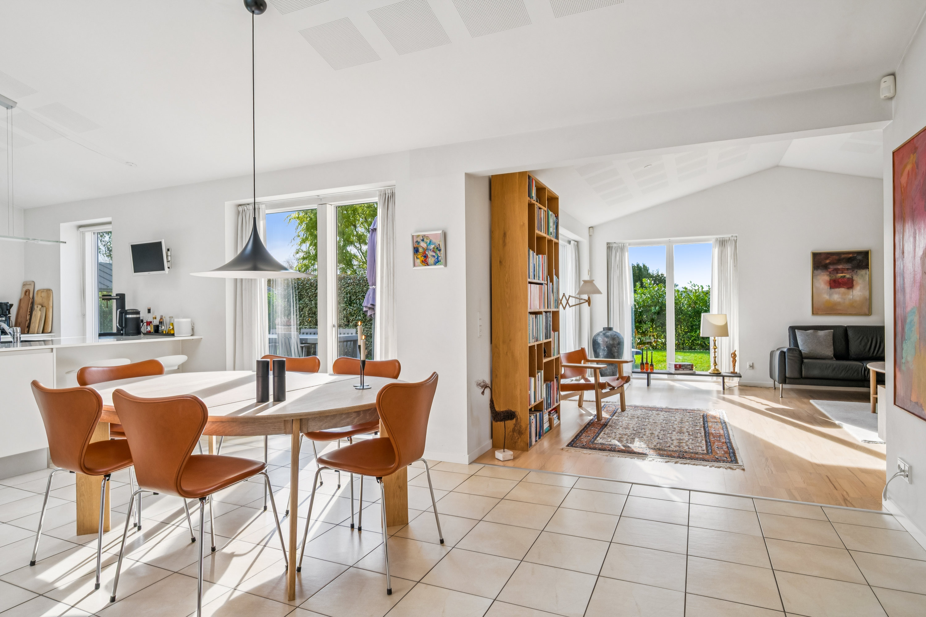 Fremhævet stue billede i fuldskærmstilstand. Billede af Bredkær Tværvej 3, 8250 Egå