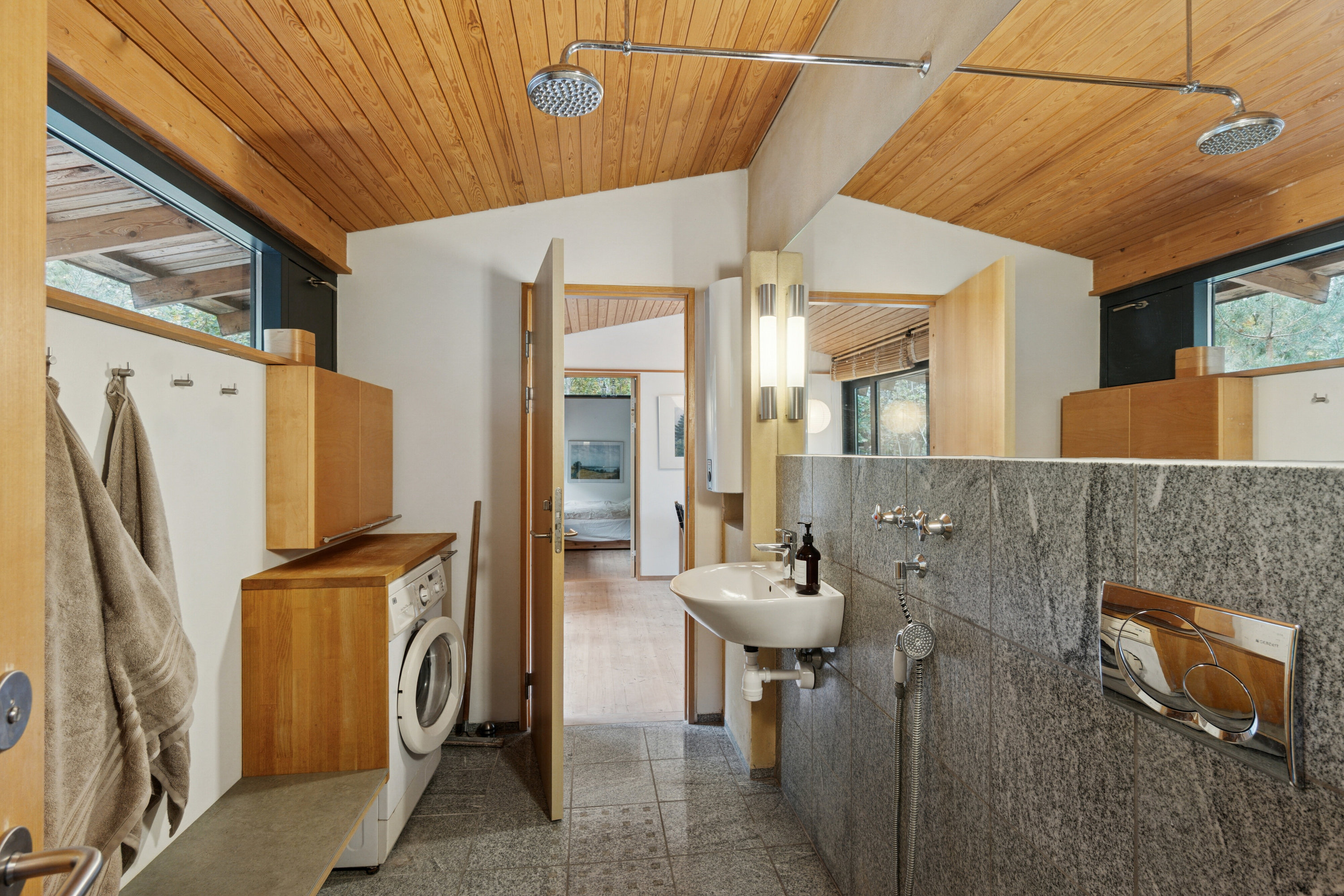 Fremhævet badeværelse billede i fuldskærmstilstand. Billede af Revlingsvinget 17, Tibirke Sand, 3300 Frederiksværk