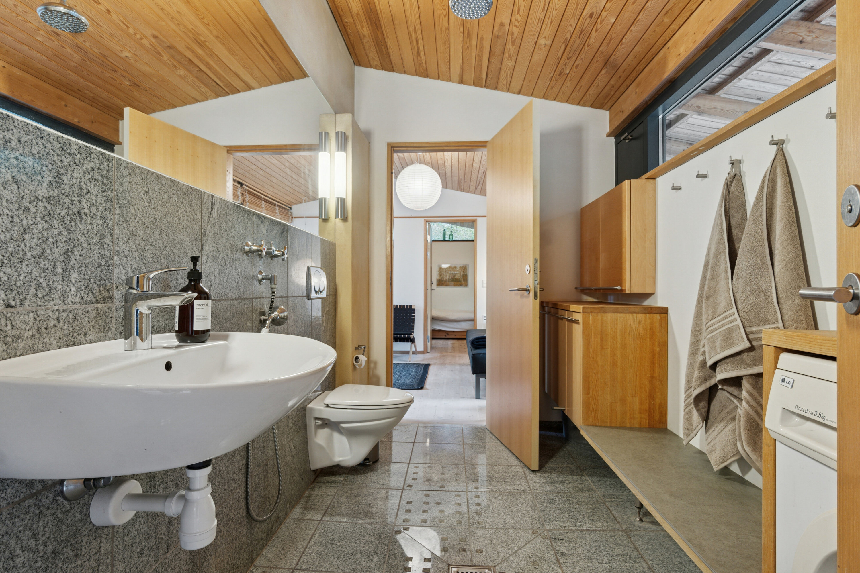 Fremhævet badeværelse billede i fuldskærmstilstand. Billede af Revlingsvinget 17, Tibirke Sand, 3300 Frederiksværk