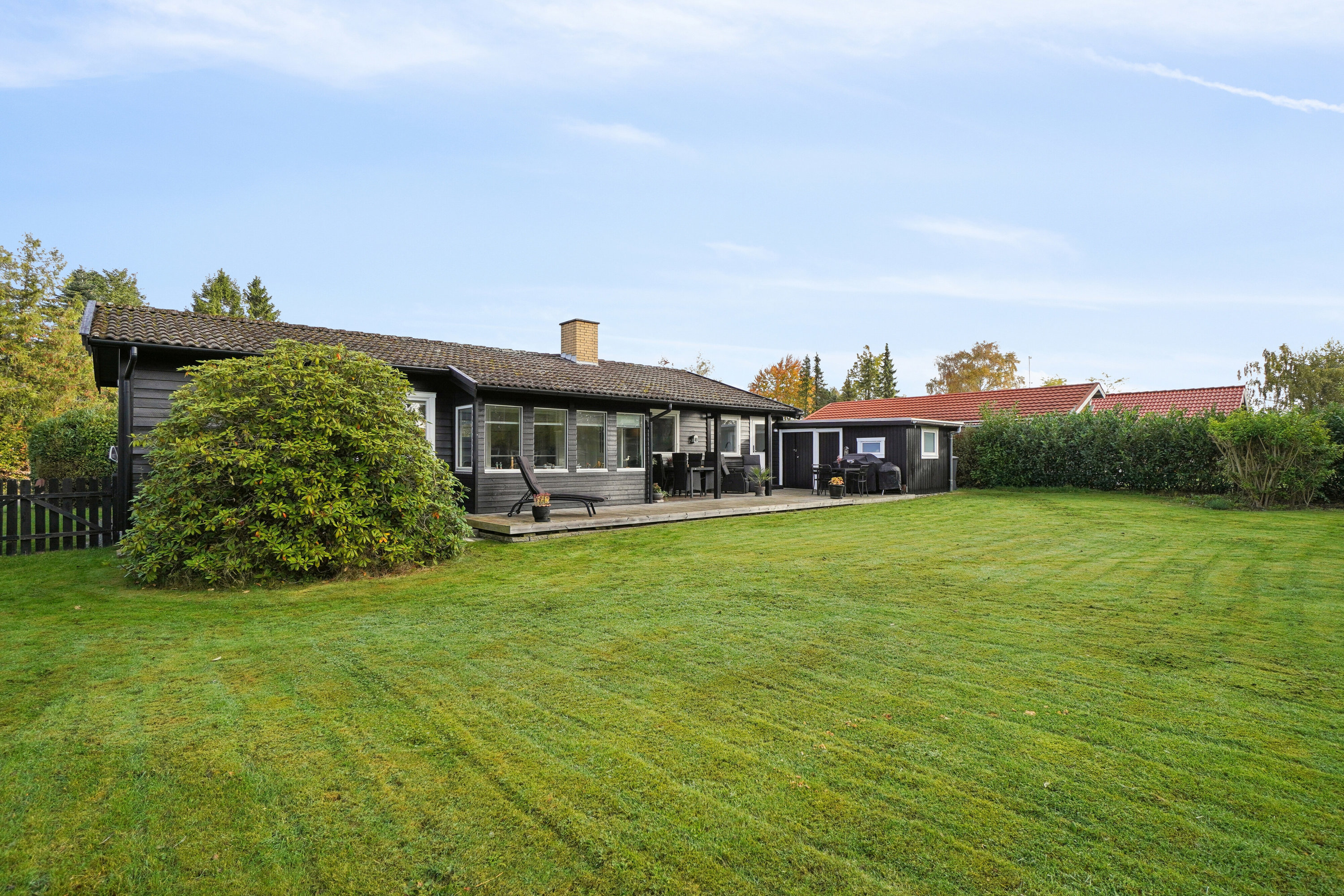 Fremhævet set fra haven billede i fuldskærmstilstand. Billede af Åbakken 42, Ejby, 4070 Kirke Hyllinge