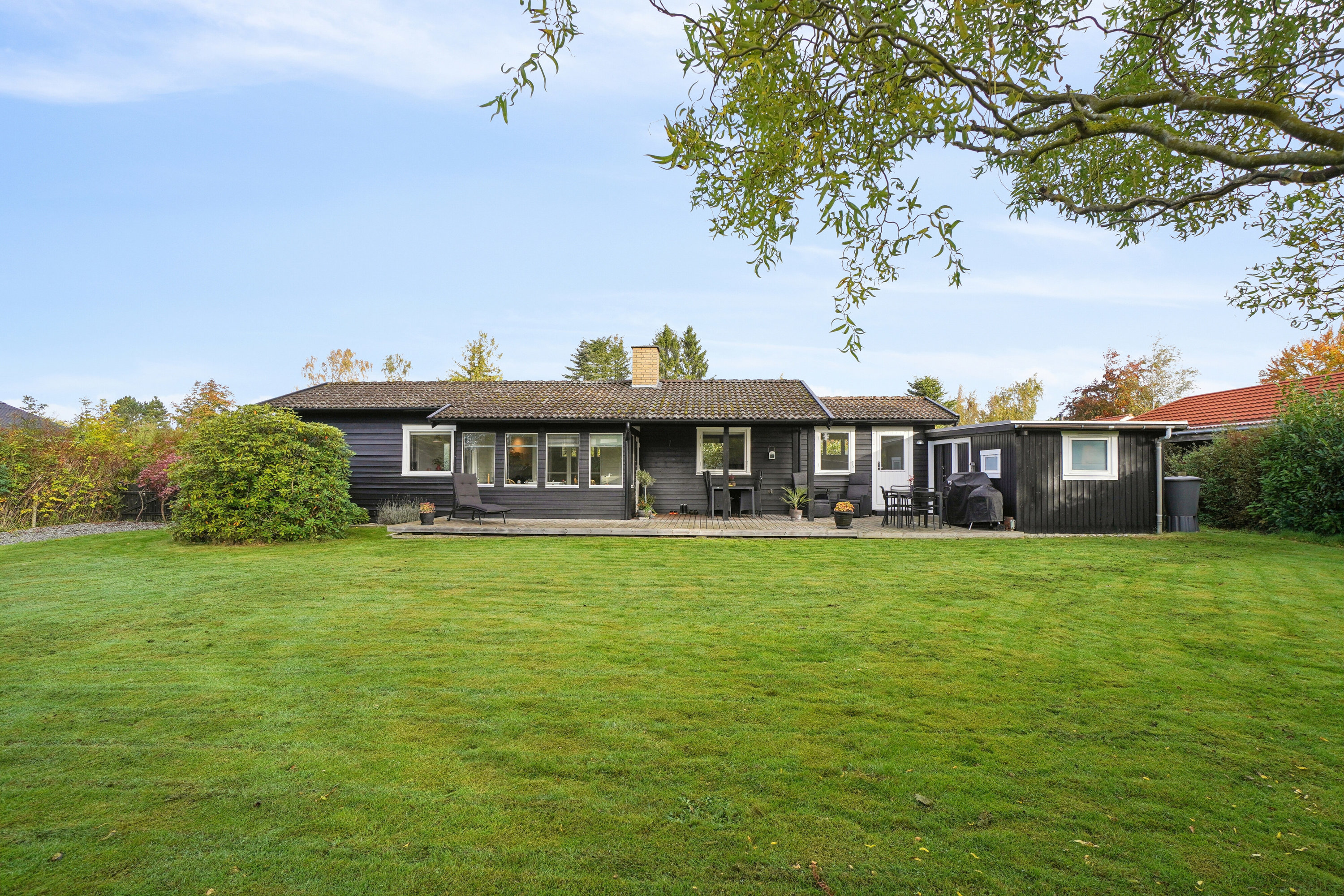 Fremhævet set fra haven billede i fuldskærmstilstand. Billede af Åbakken 42, Ejby, 4070 Kirke Hyllinge