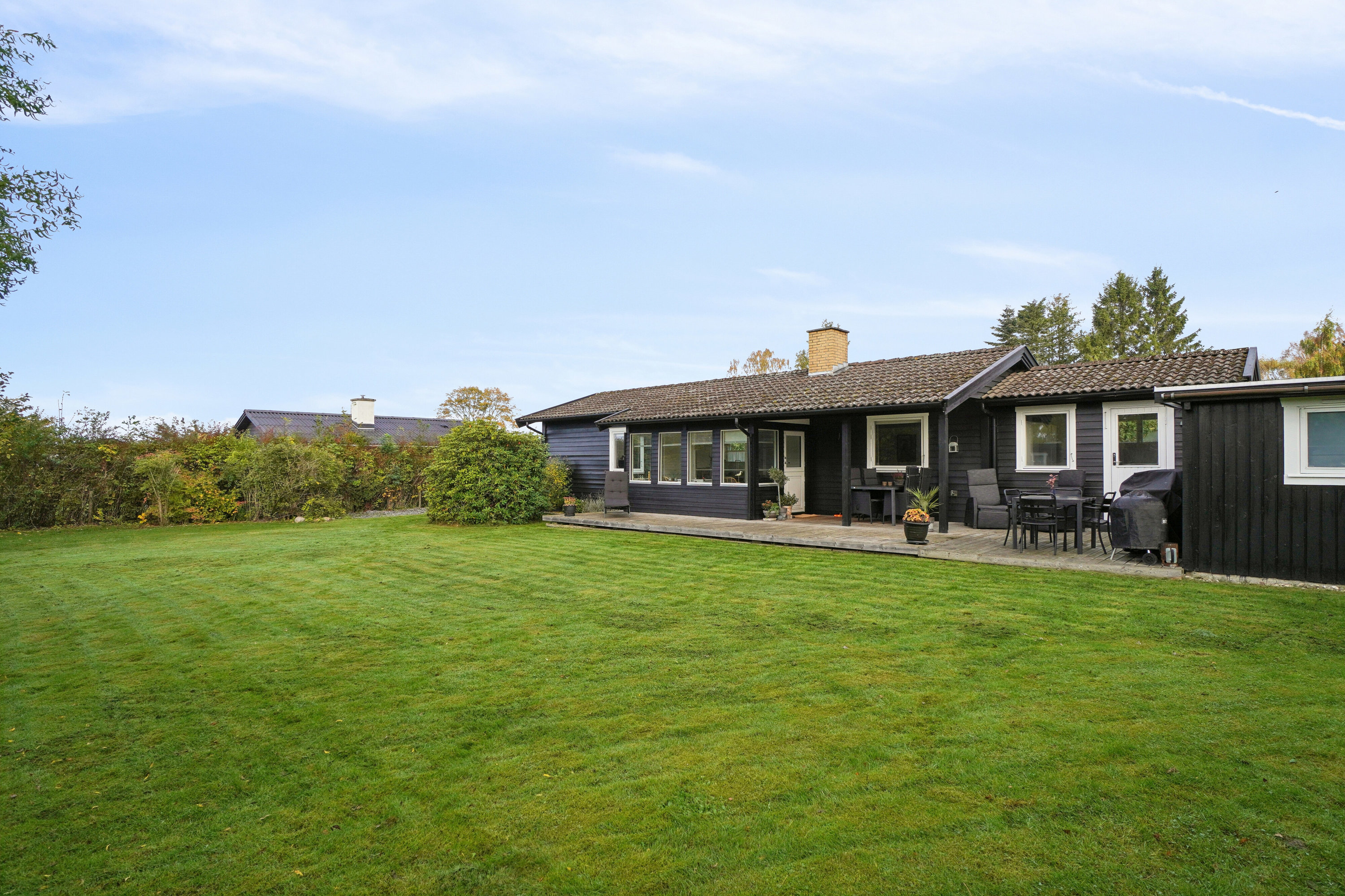 Fremhævet set fra haven billede i fuldskærmstilstand. Billede af Åbakken 42, Ejby, 4070 Kirke Hyllinge