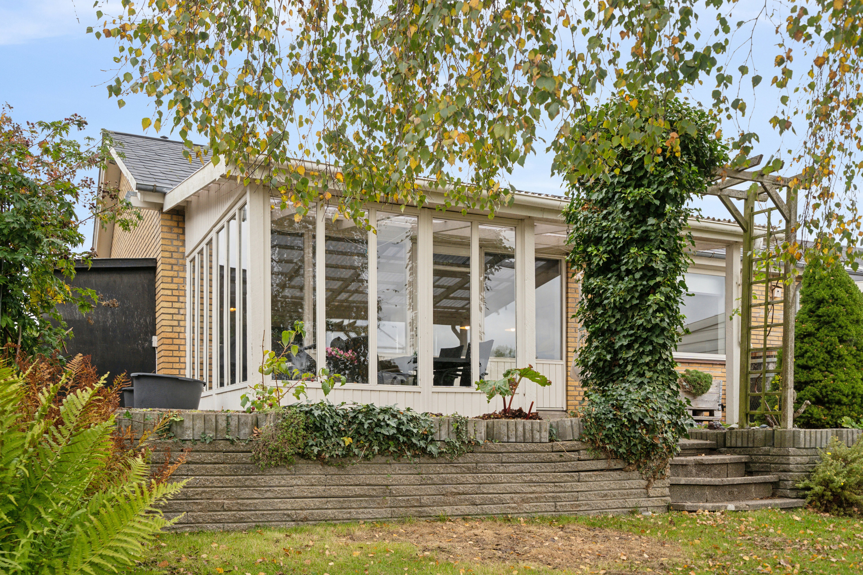 Fremhævet set fra haven billede i fuldskærmstilstand. Billede af Ingrid Marie Vænget 21, Søhus, 5270 Odense N