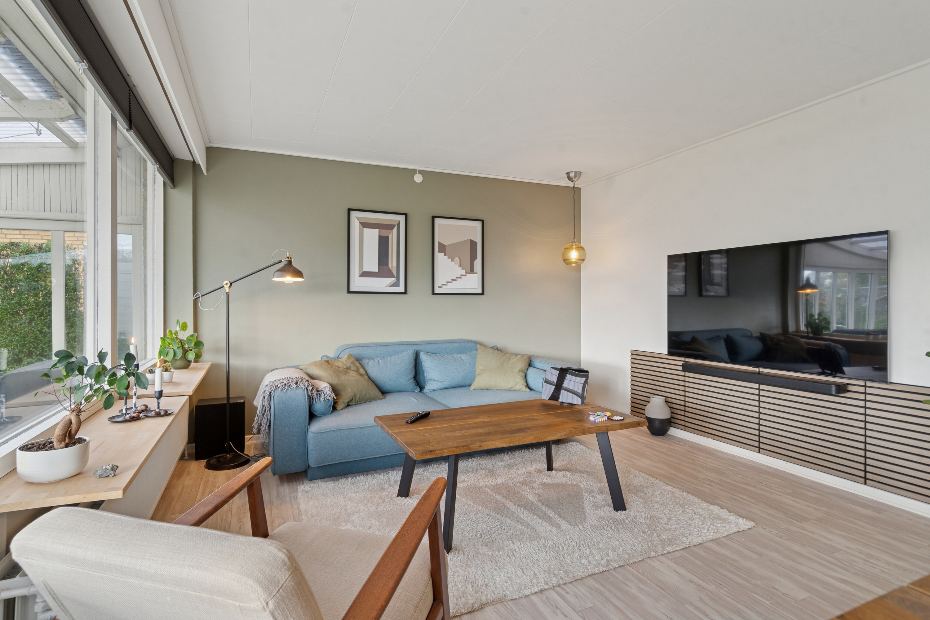 Fremhævet stue billede i fuldskærmstilstand. Billede af Ingrid Marie Vænget 21, Søhus, 5270 Odense N