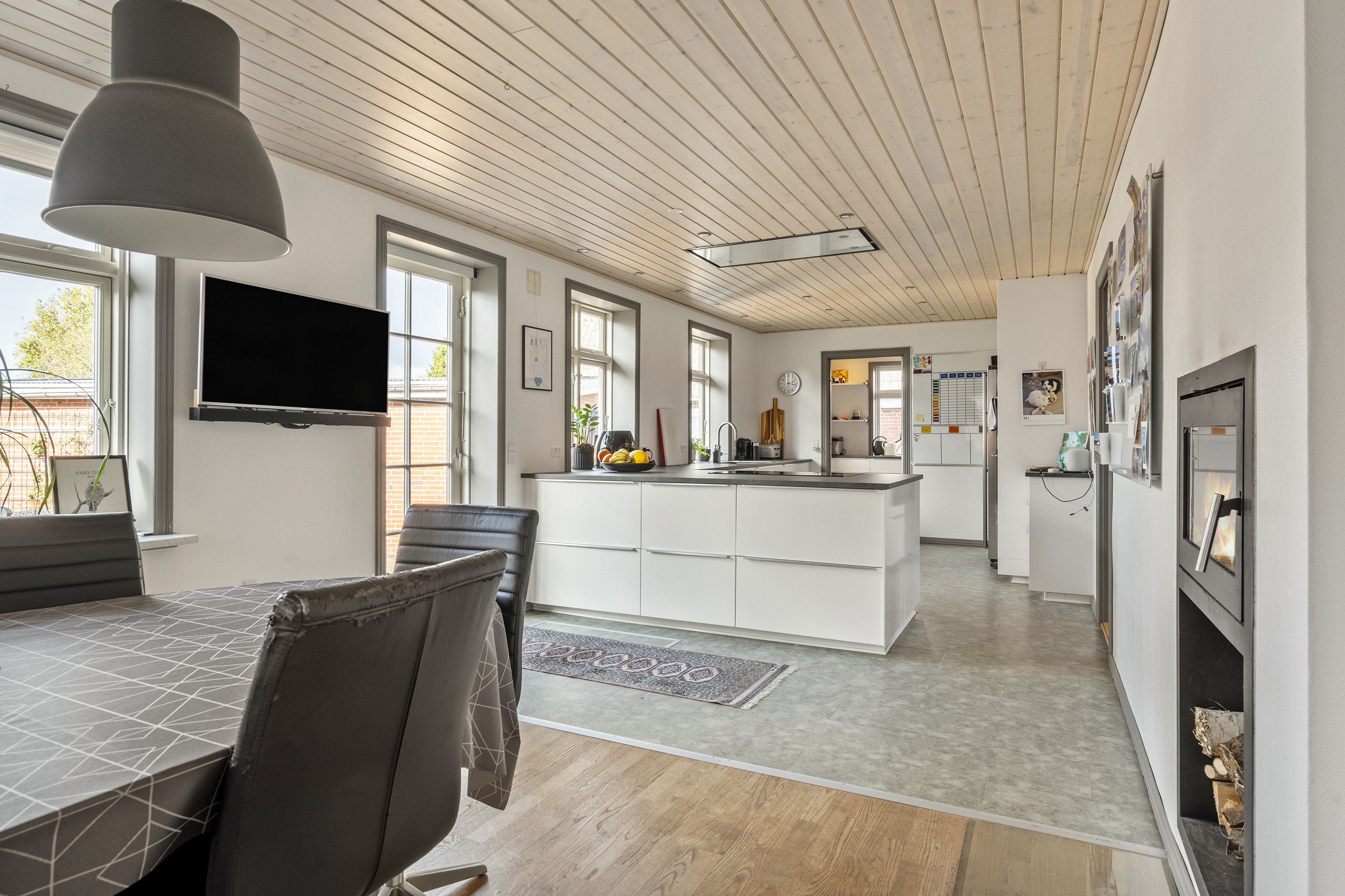 Fremhævet køkken billede i fuldskærmstilstand. Billede af Vardevej 43, Sig, 6800 Varde