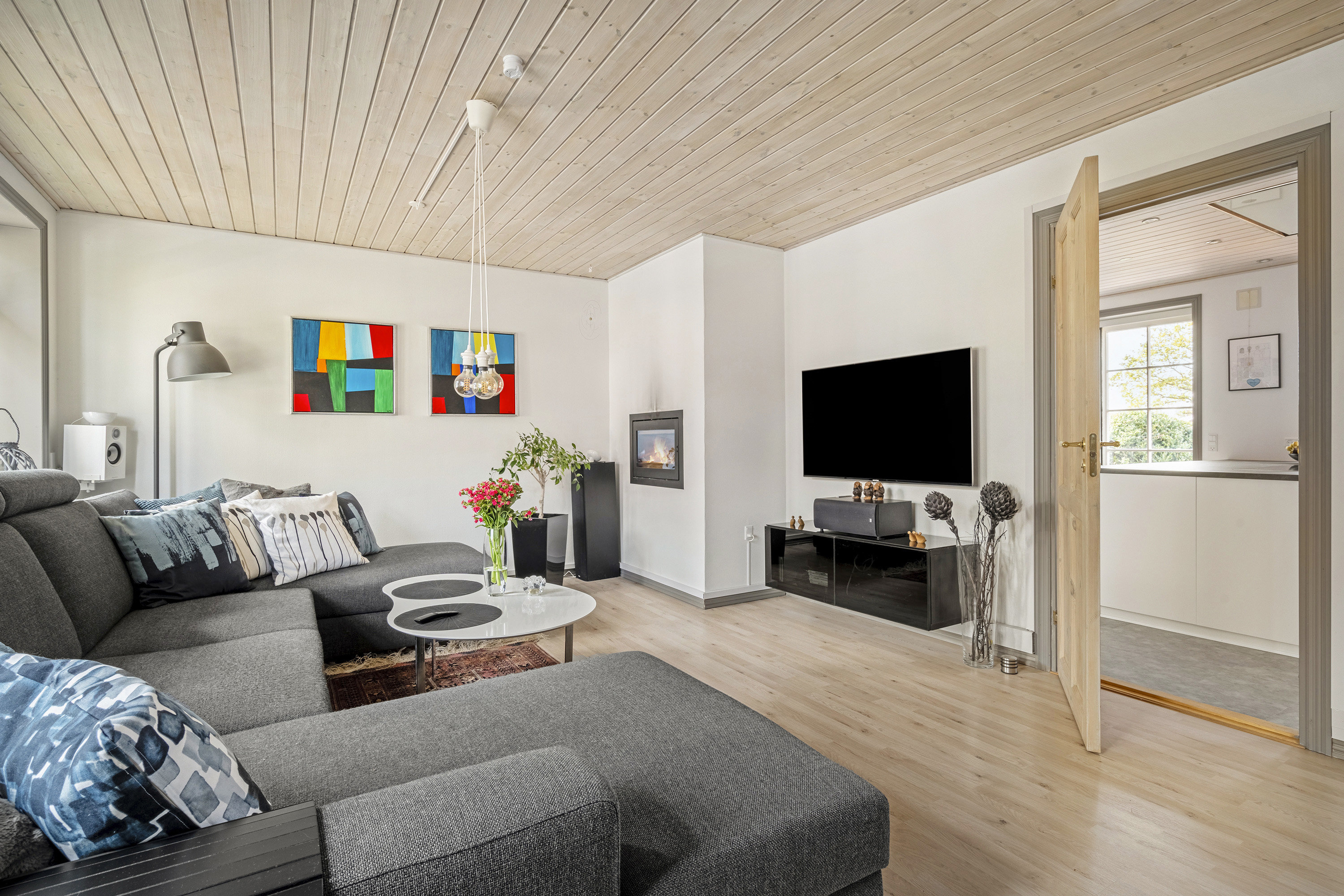 Fremhævet stue billede i fuldskærmstilstand. Billede af Vardevej 43, Sig, 6800 Varde