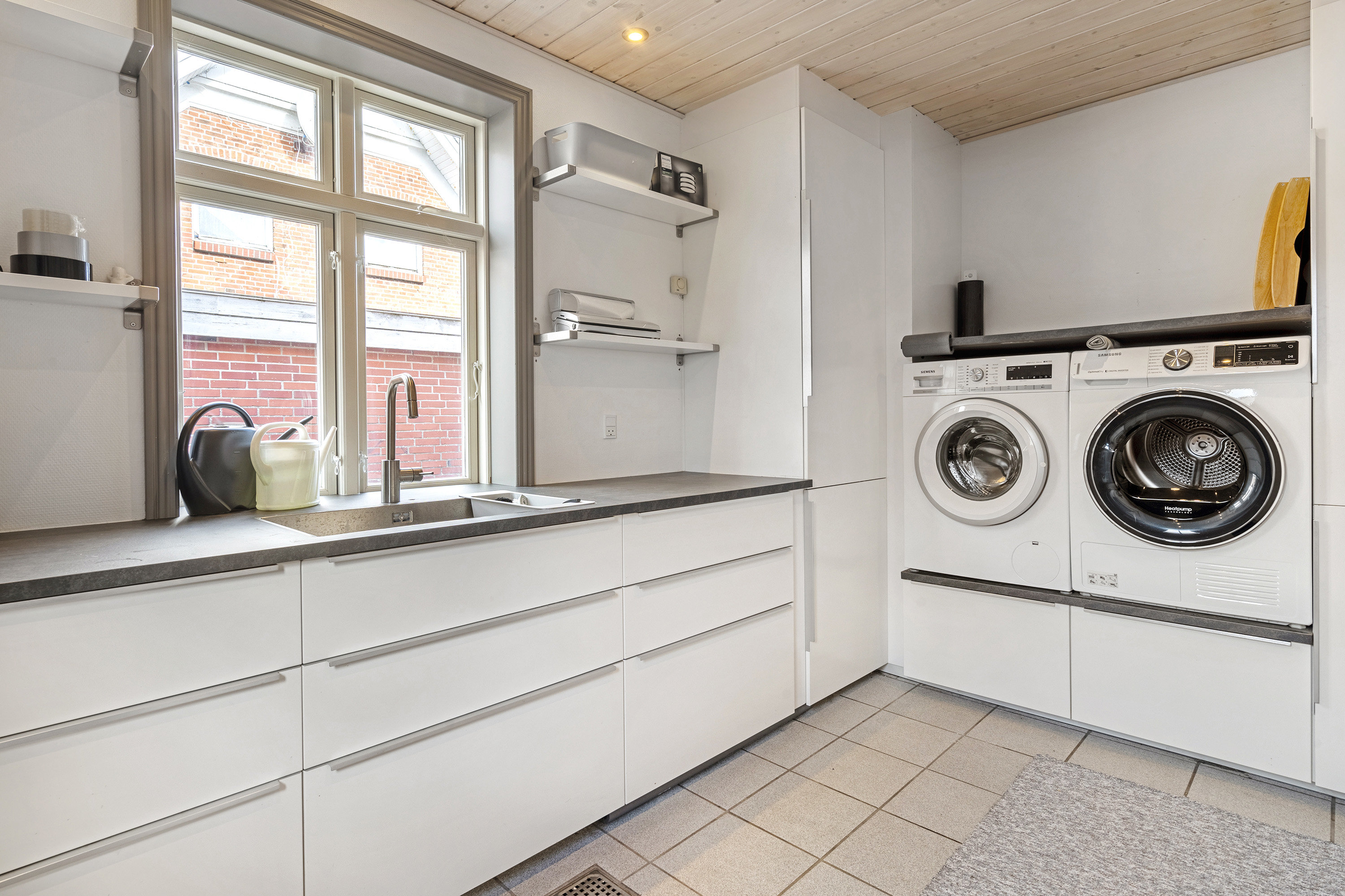 Fremhævet køkken billede i fuldskærmstilstand. Billede af Vardevej 43, Sig, 6800 Varde