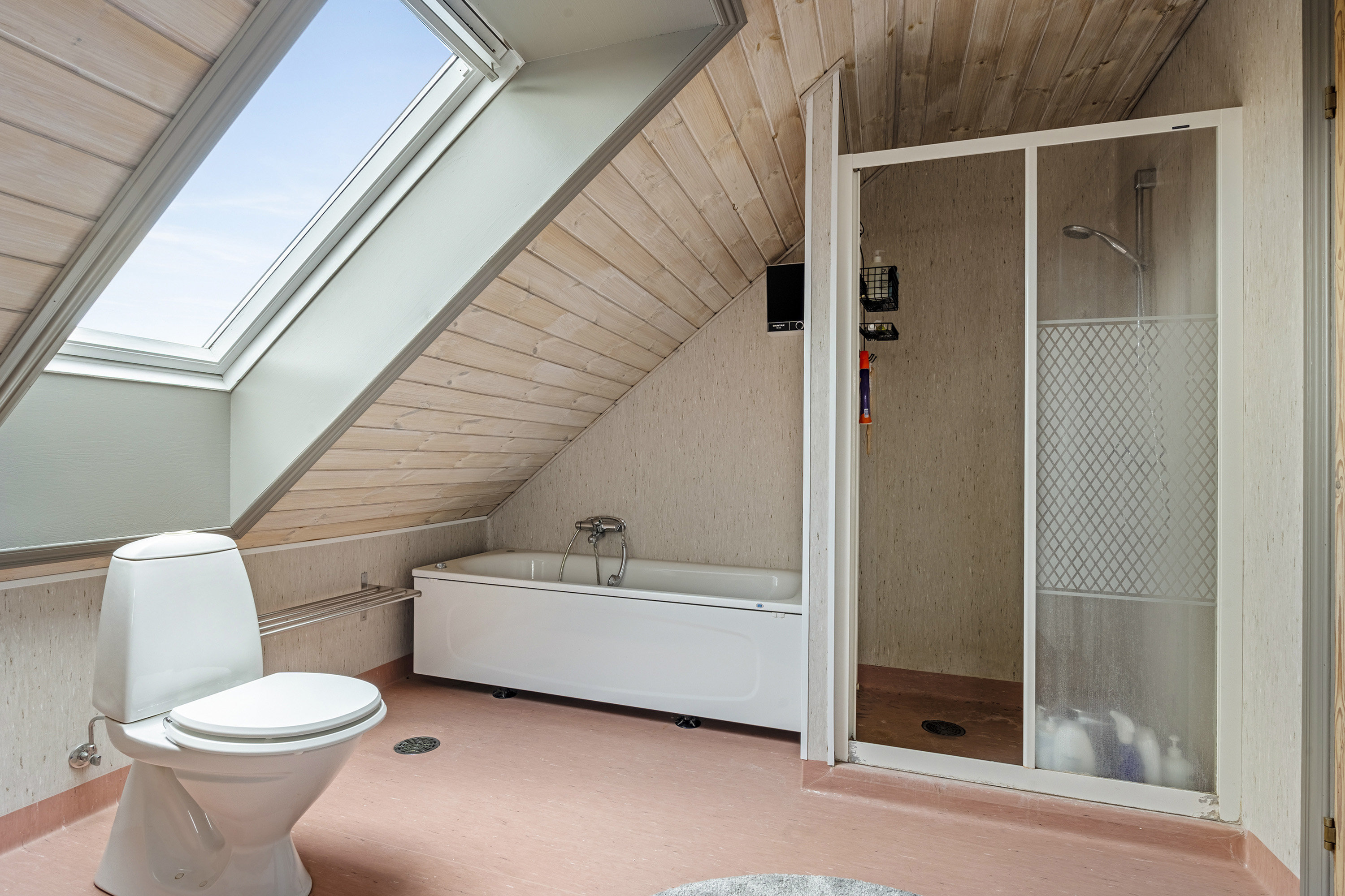 Fremhævet toilet billede i fuldskærmstilstand. Billede af Vardevej 43, Sig, 6800 Varde