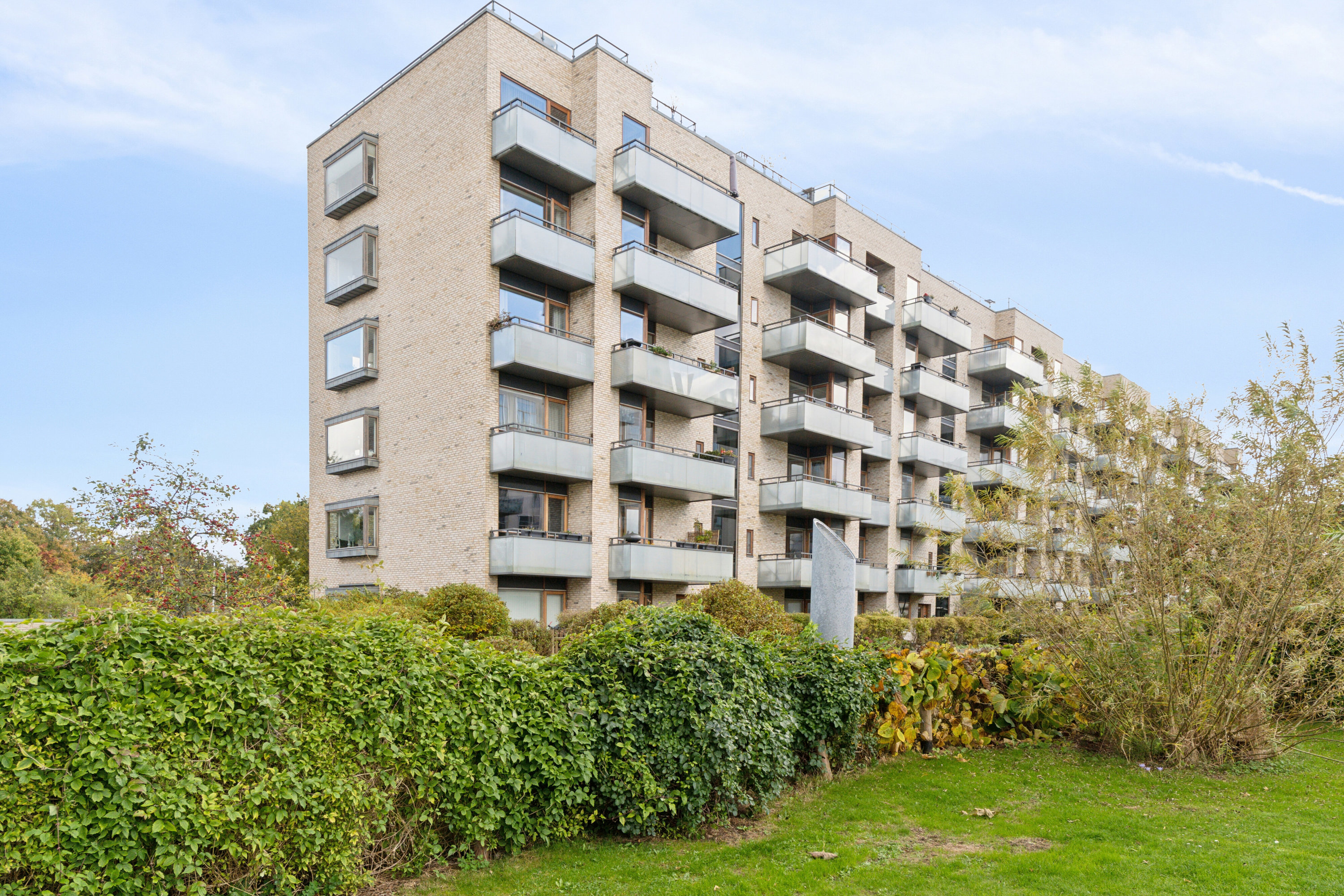 Fremhævet facade billede i fuldskærmstilstand. Billede af Artillerivej 112, 1. th., 2300 København S